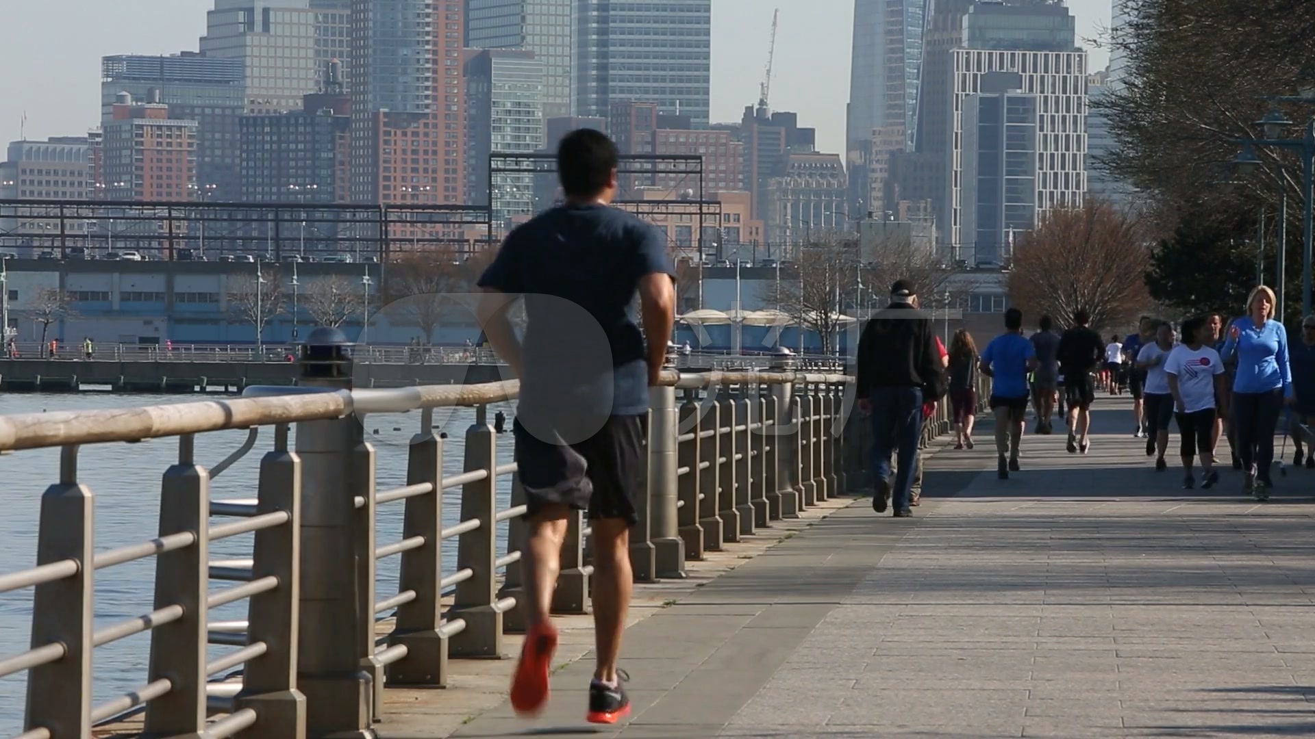 城市人物清晨锻炼跑步高清实拍视