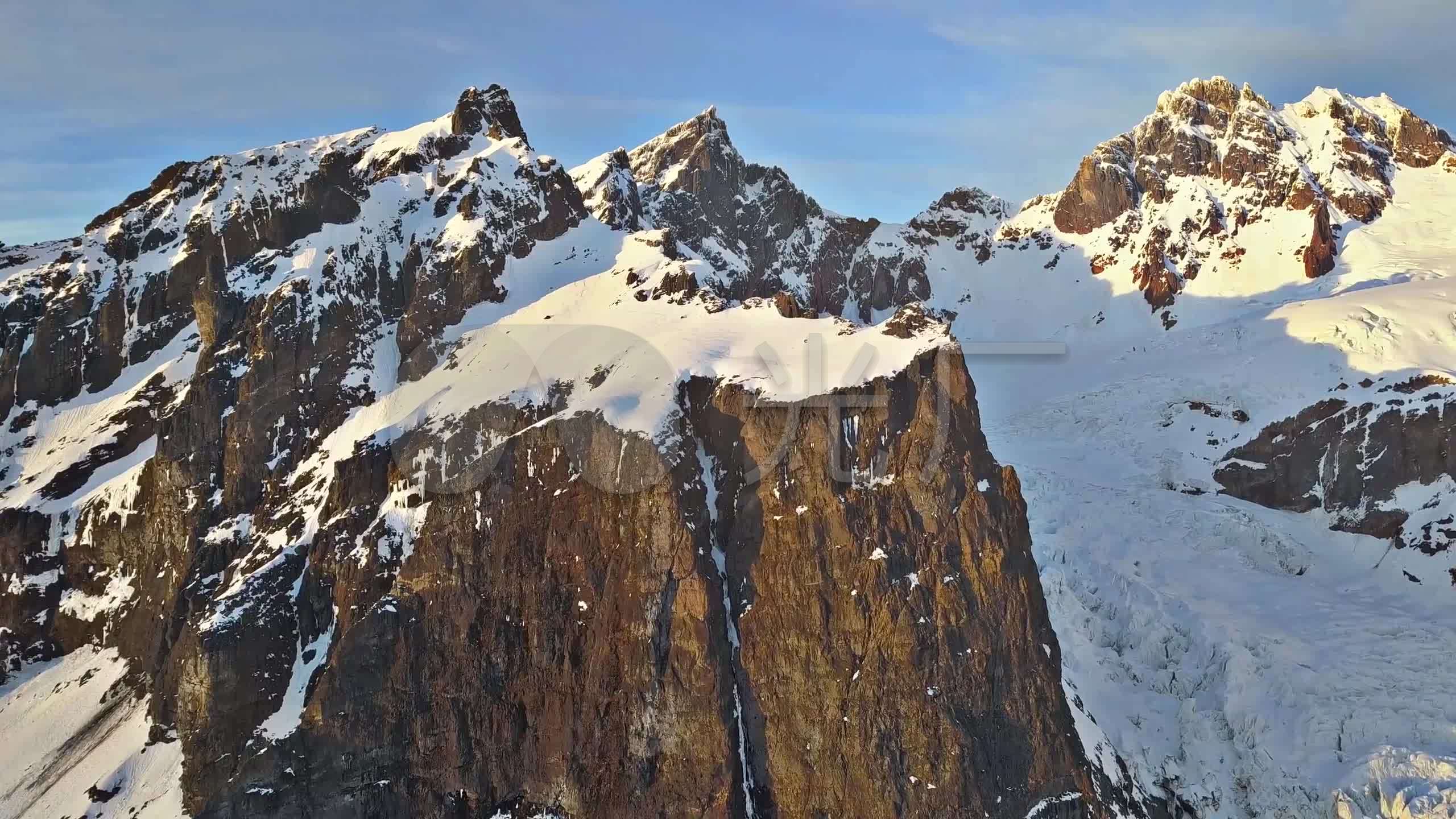 航拍美国贝克山雪山山峰积雪冰雪冰川山脉