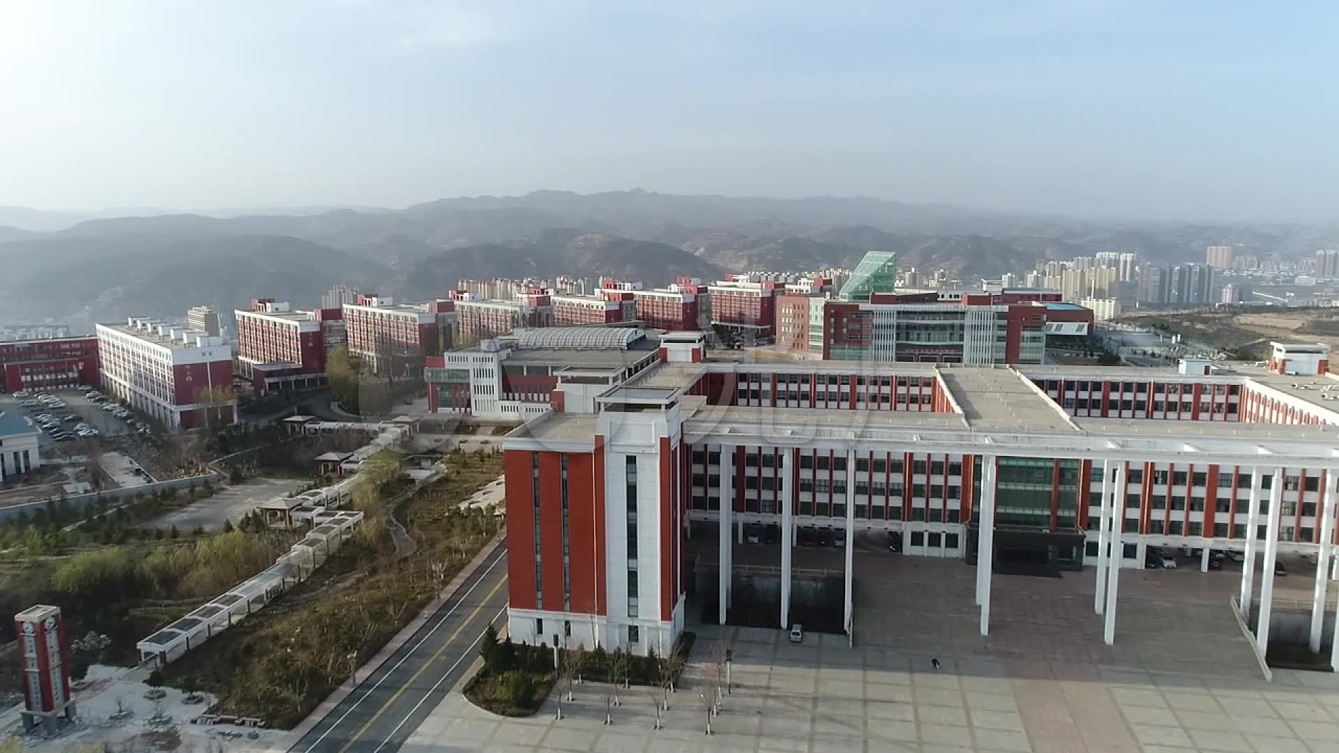 航拍山西吕梁市高级中学