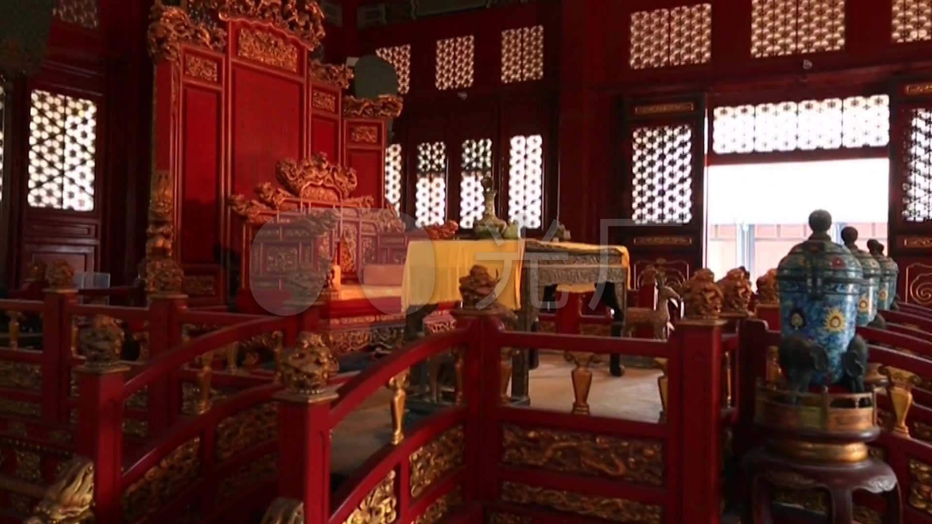 金銮殿太和殿屋内摆置皇帝龙椅桌子