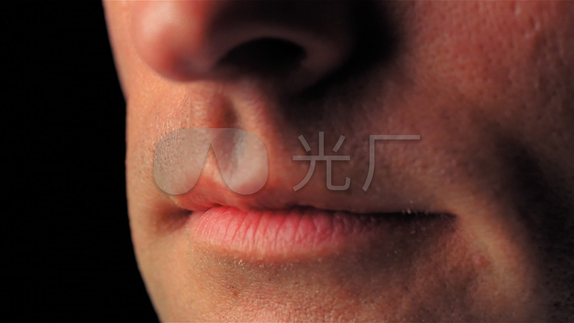 男人嘴唇鼻子特写