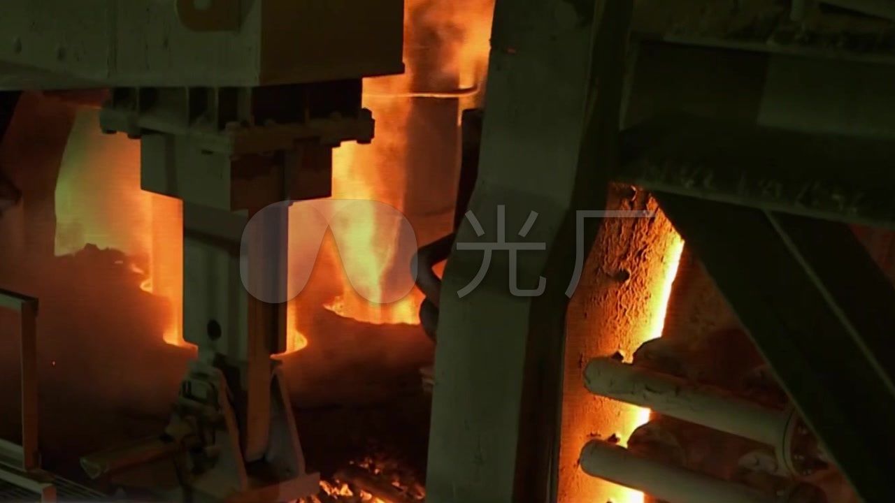 高炉铁水钢花炼钢企业生产实拍视频素材