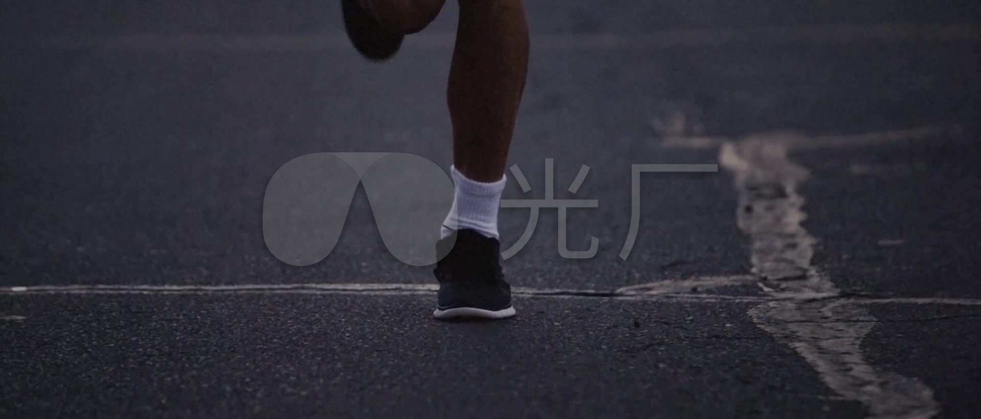 人物汗水剪影背影意境奔跑励志正能量