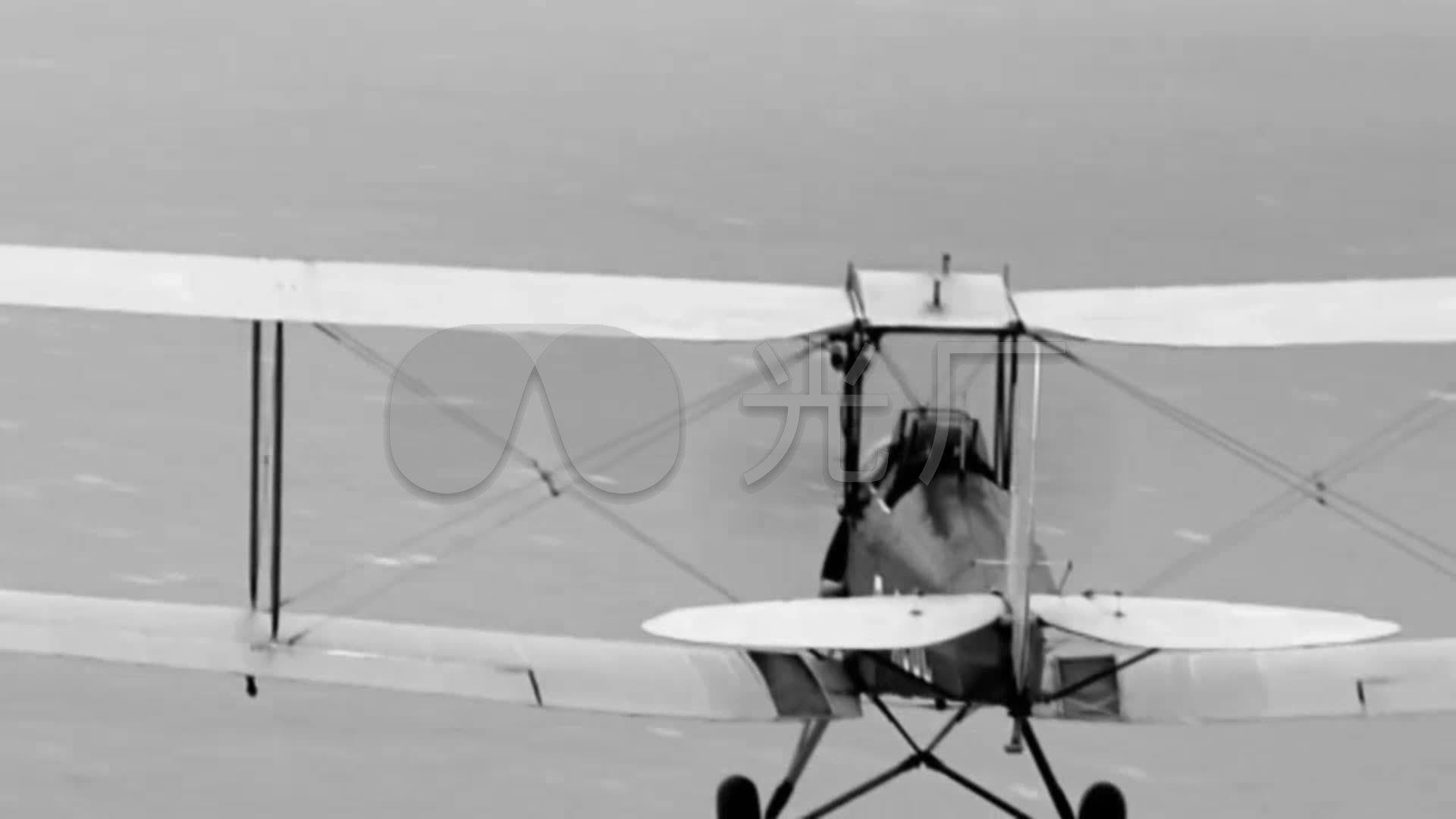 一战老式螺旋桨双翼飞机飞行视频素材_1920X
