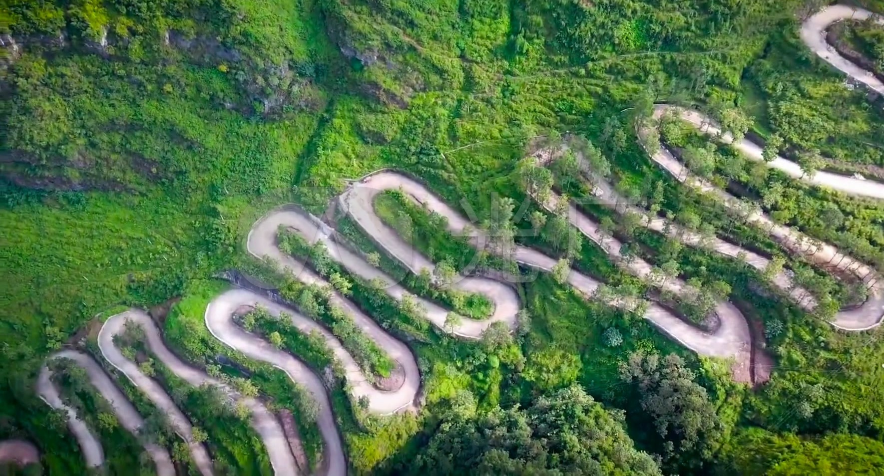 航拍黔西南旅游景区二十四道拐