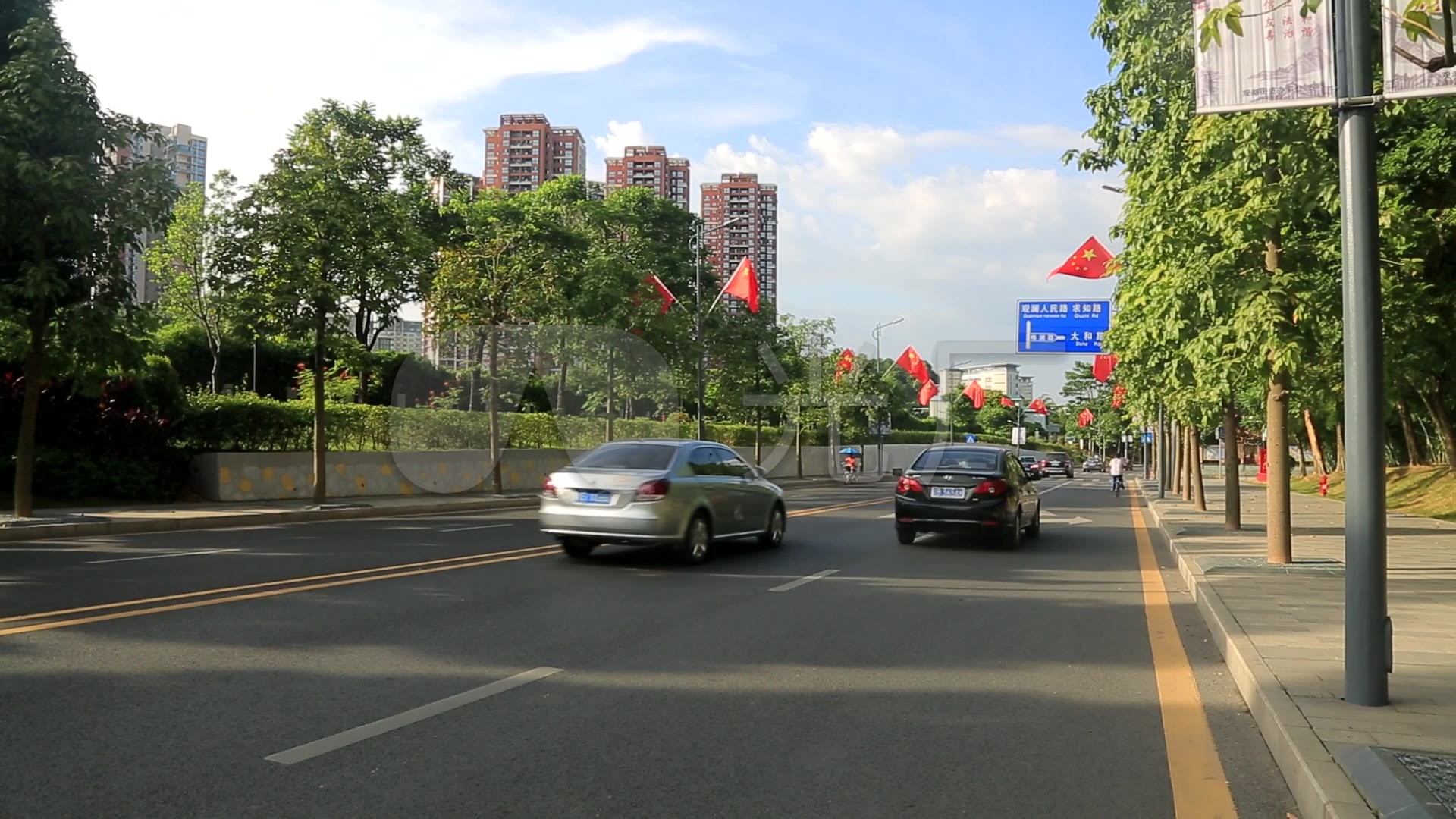 道路马路车流深圳街道龙华马路路边国旗城市