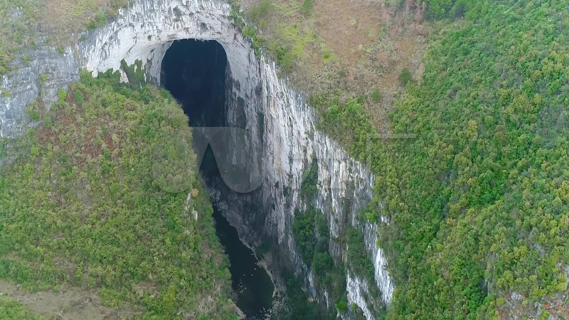 航拍贵州惠水县羡塘燕子洞