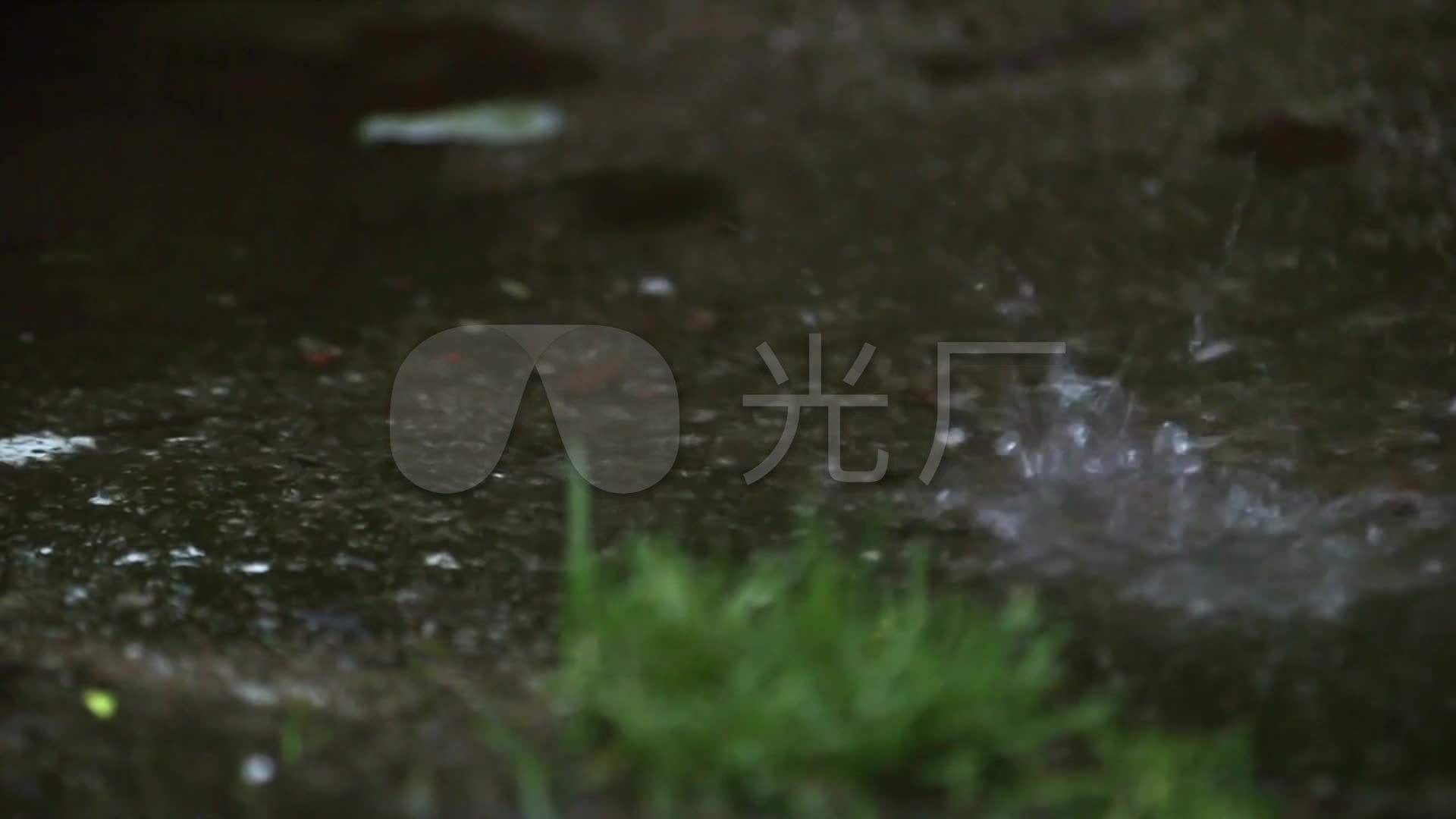 乡村农村下雨天_屋檐滴水积水_雨水雨滴落_1920x1080
