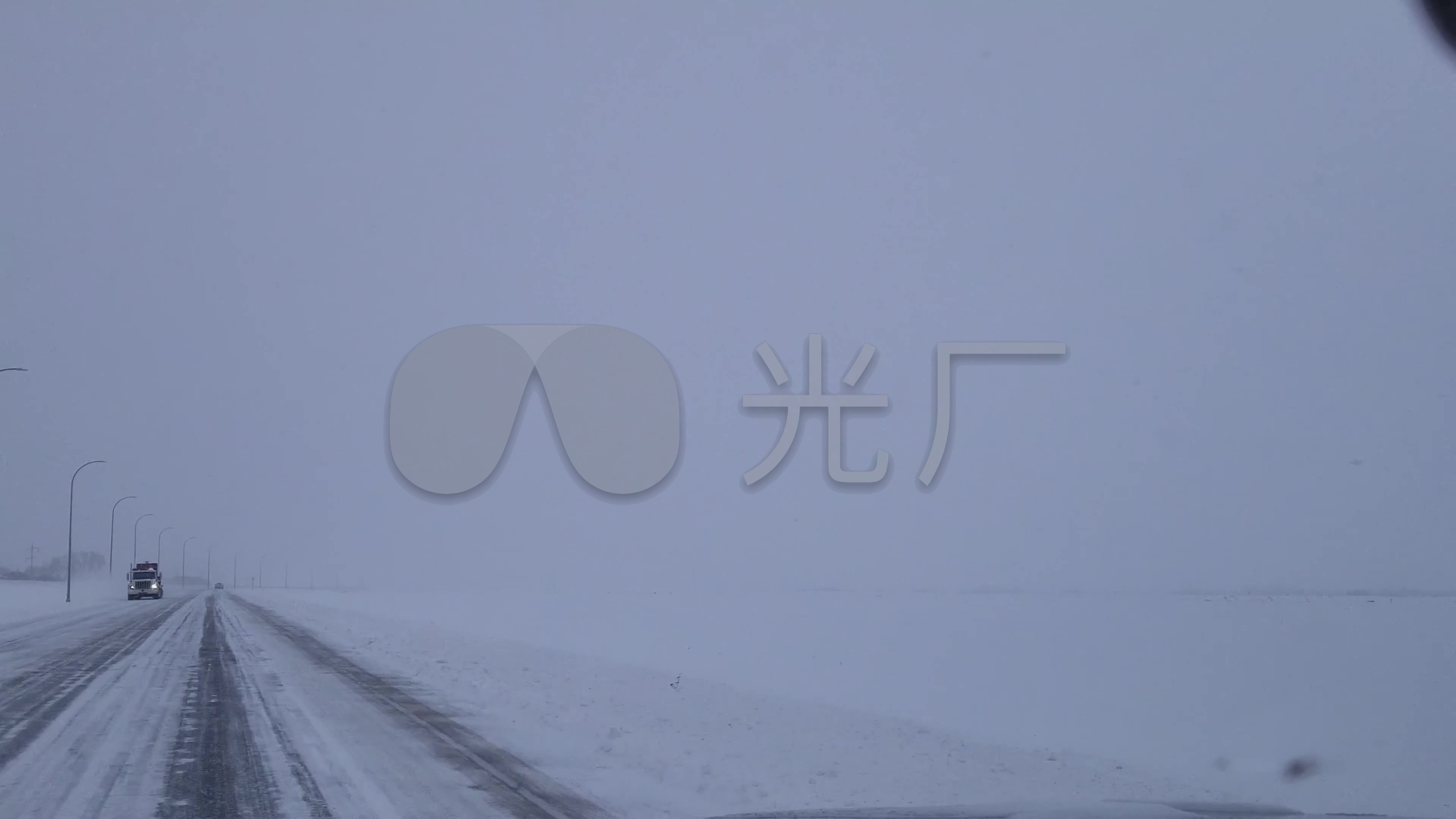 暴风雪中开车4k
