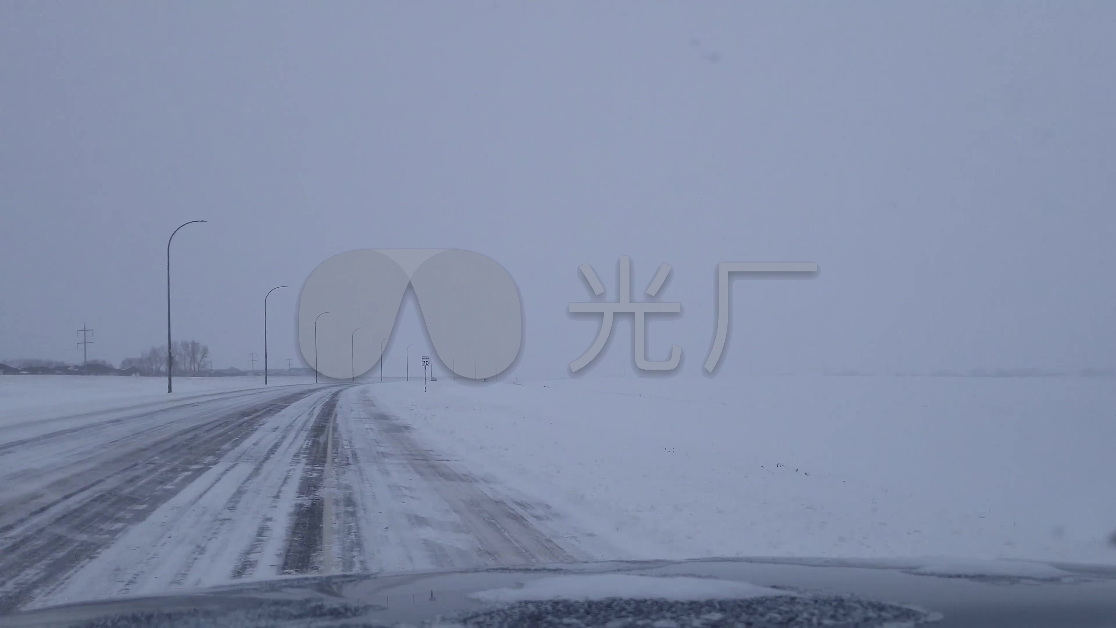 暴风雪中开车4k