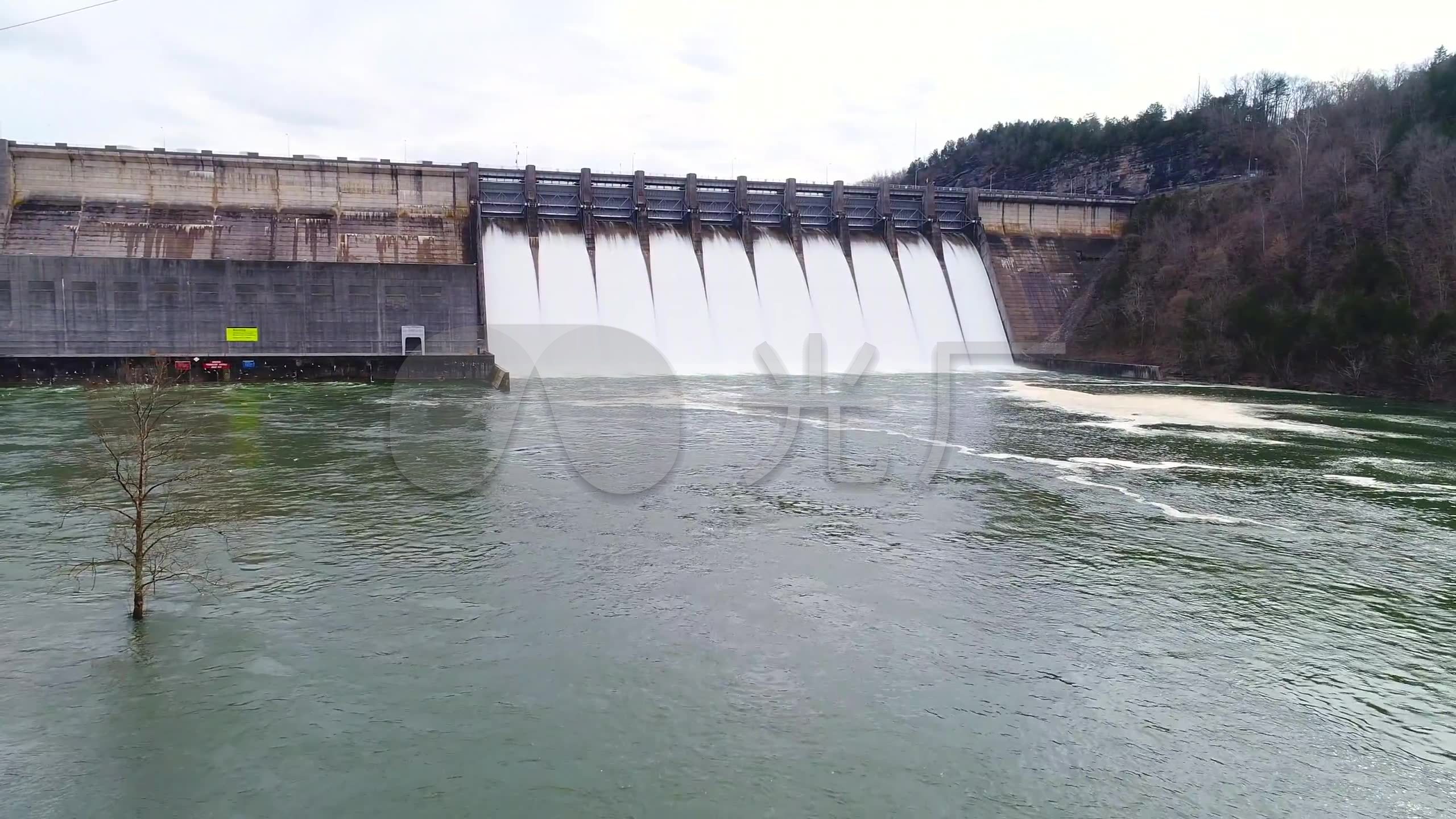 航拍水利工程水库大坝堤坝壮观震撼实拍画面_2560x