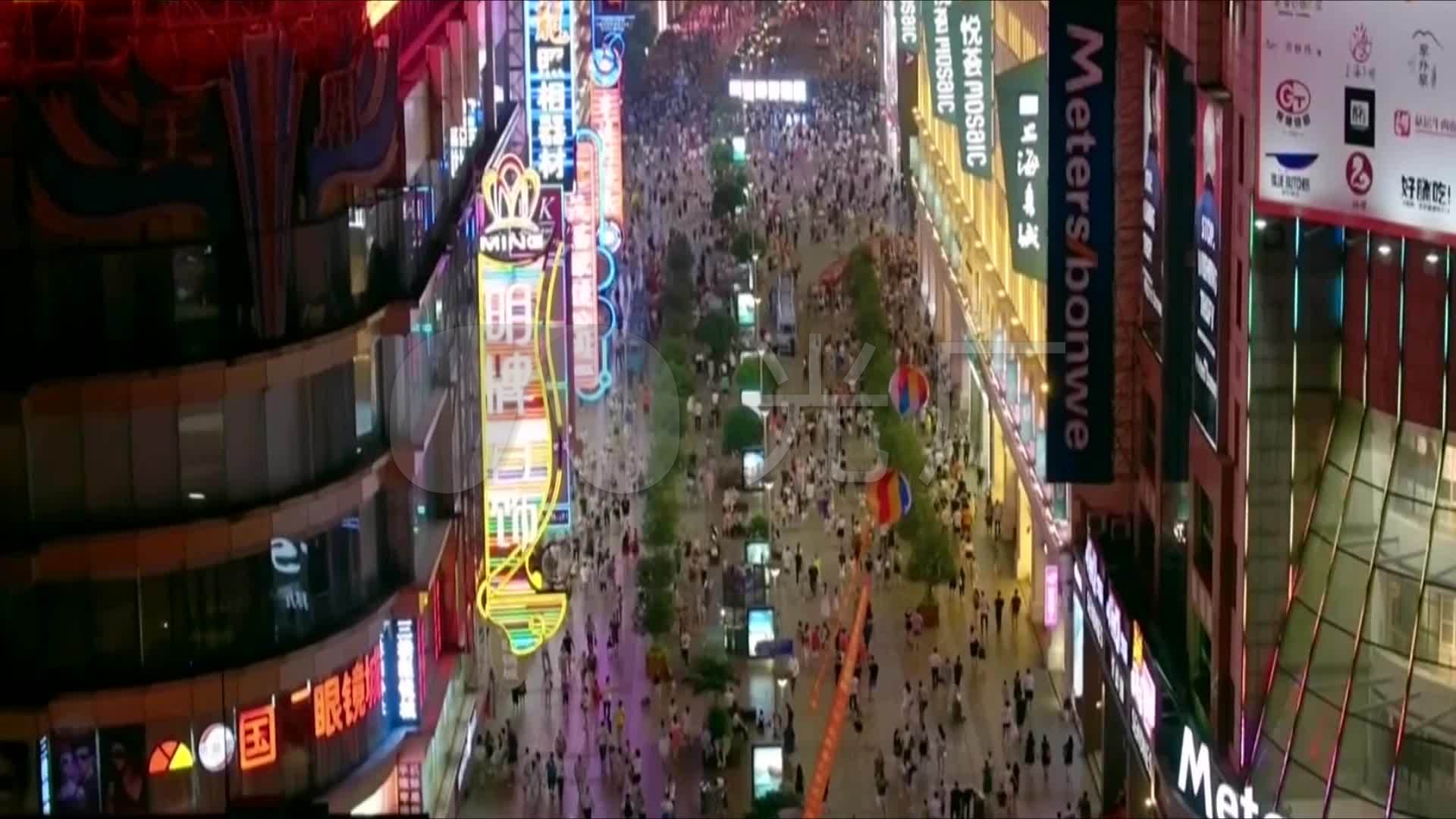上海繁华商业街南京路外滩上海夜景灯火辉煌