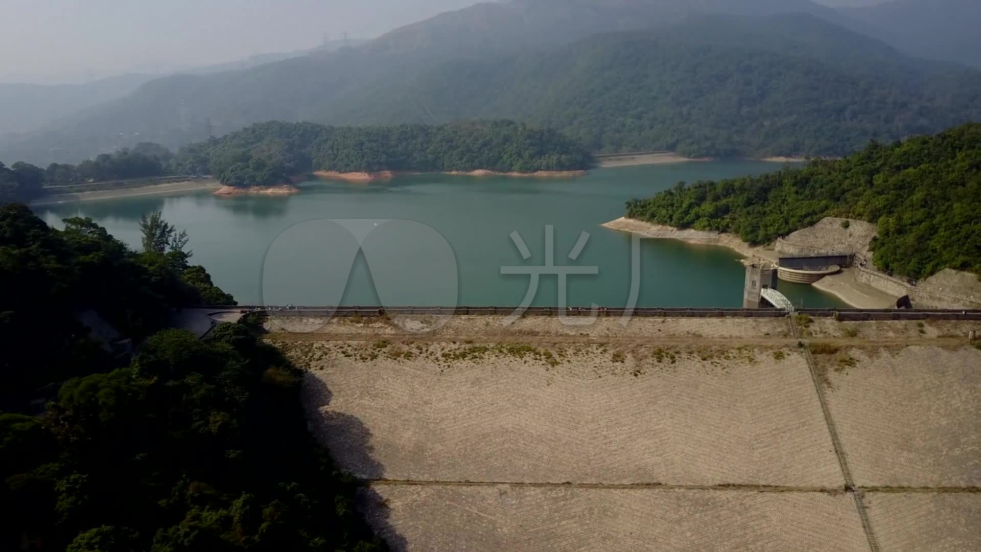 城门 水塘 山岭 航拍 水库 山峰