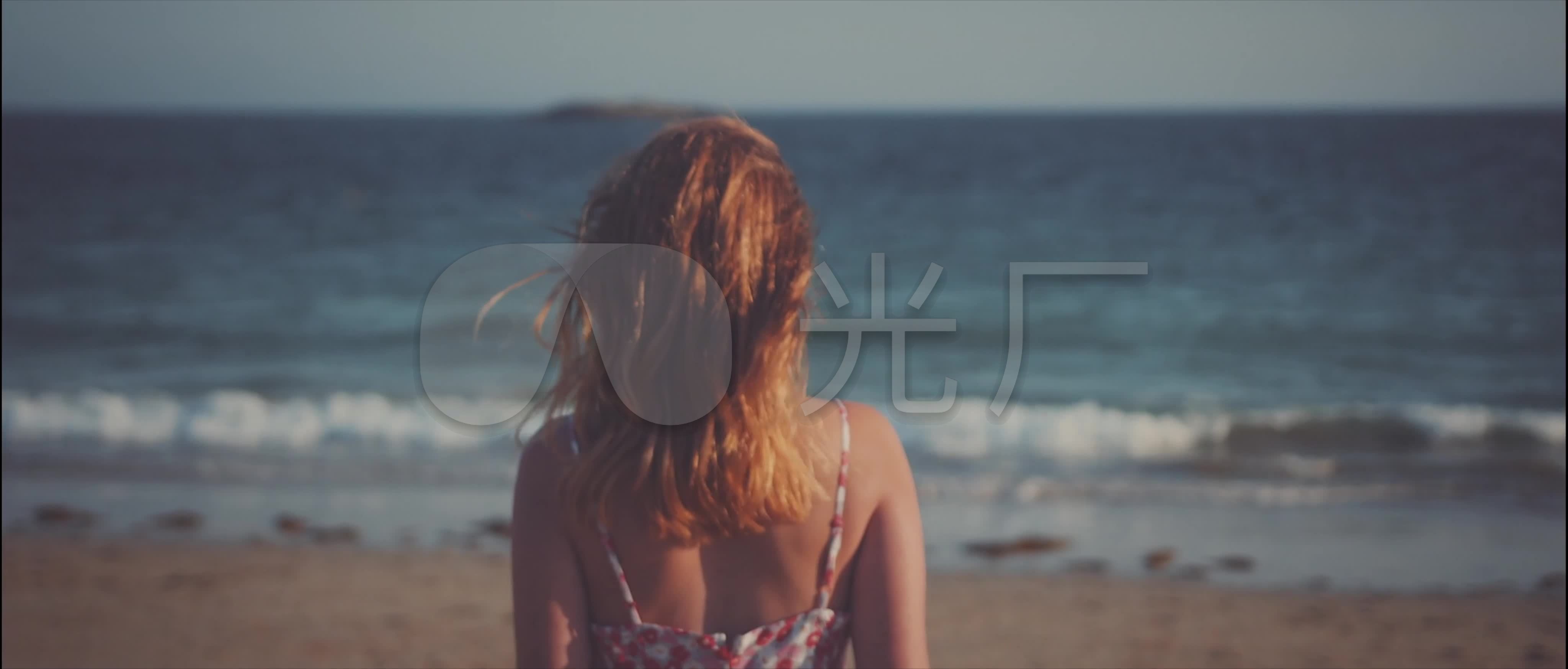 沙滩美女桌面MV背景舞台浪花夏天_4096X17丁字裤美女韩国大海图片