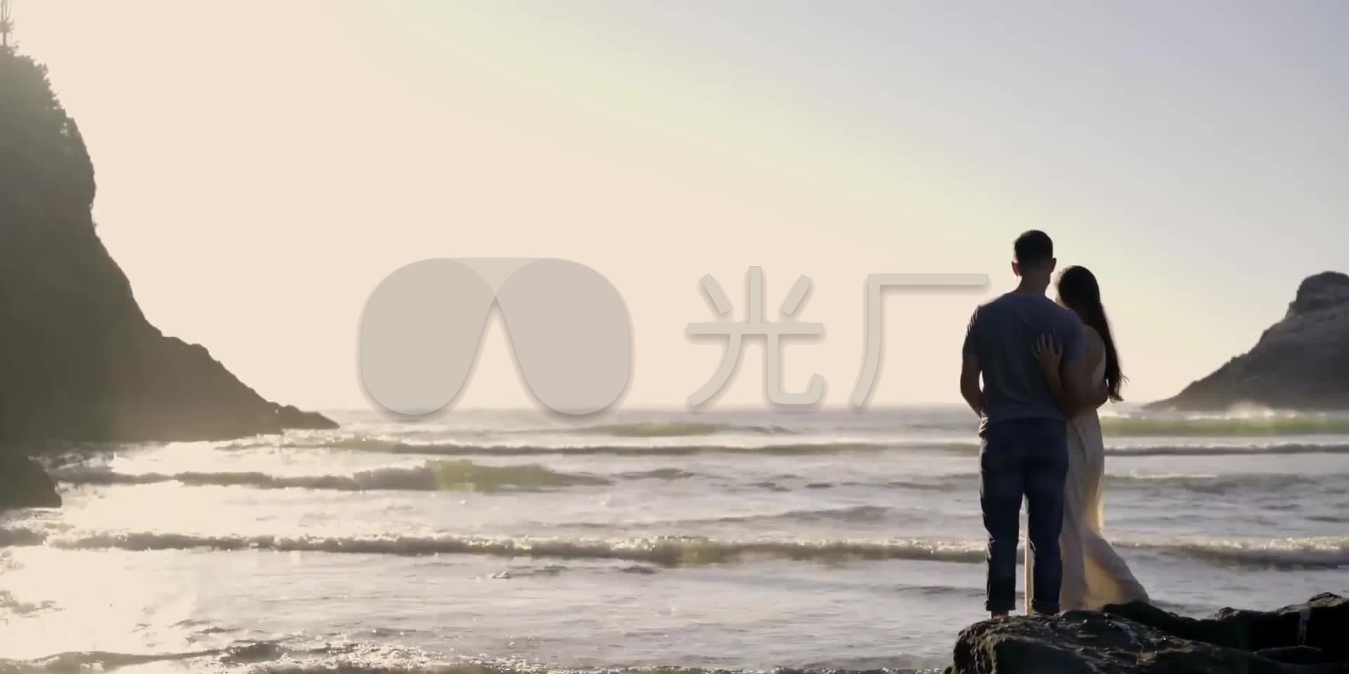 唯美海边情侣拥抱亲吻