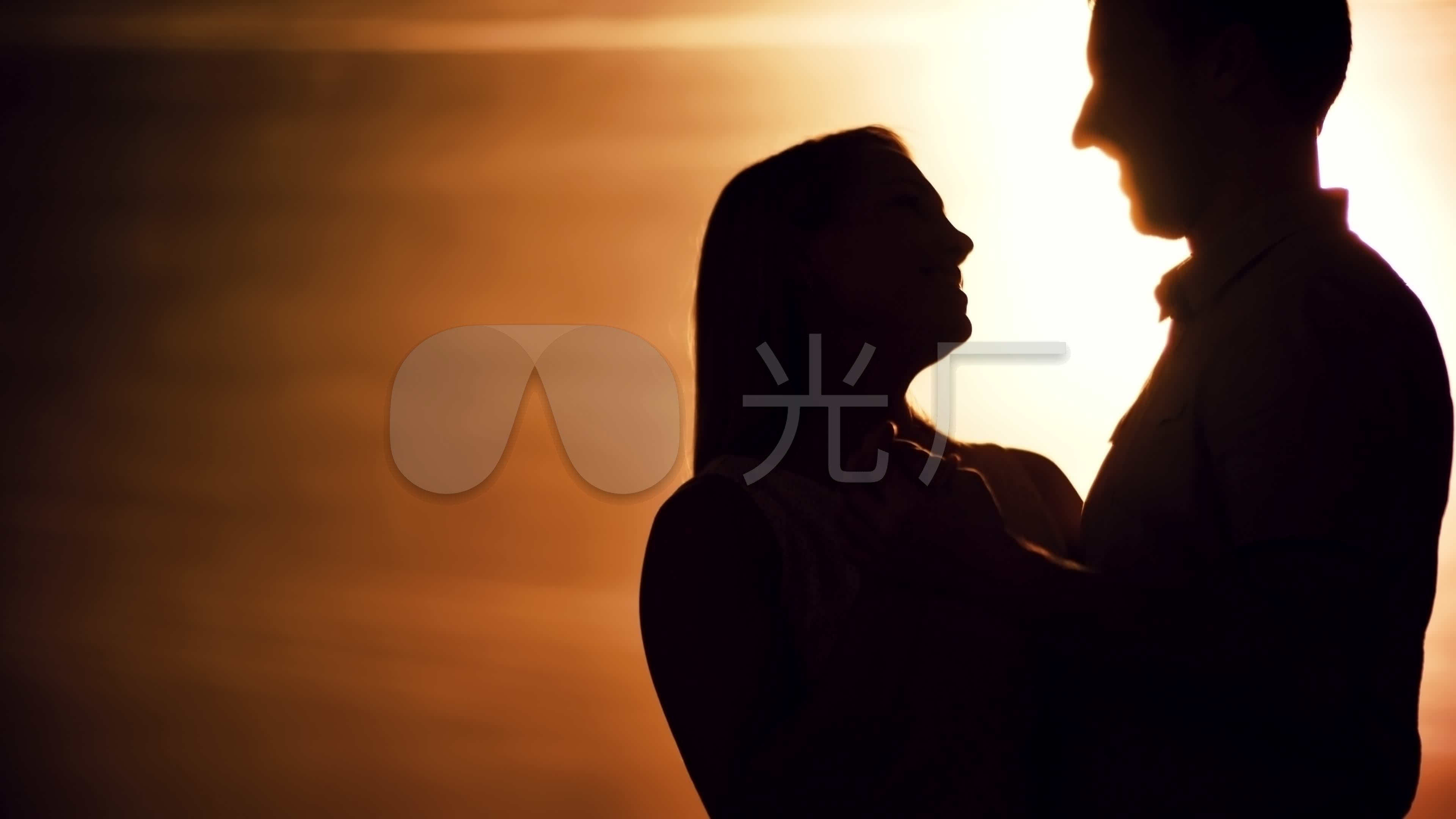爱情接吻休闲感情情侣拥抱_3840x2160_高清视频素材