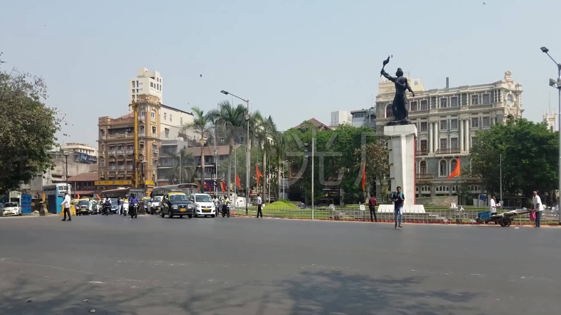 印度孟买市区街道广场沿岸钟楼浮雕古迹行人_1920x