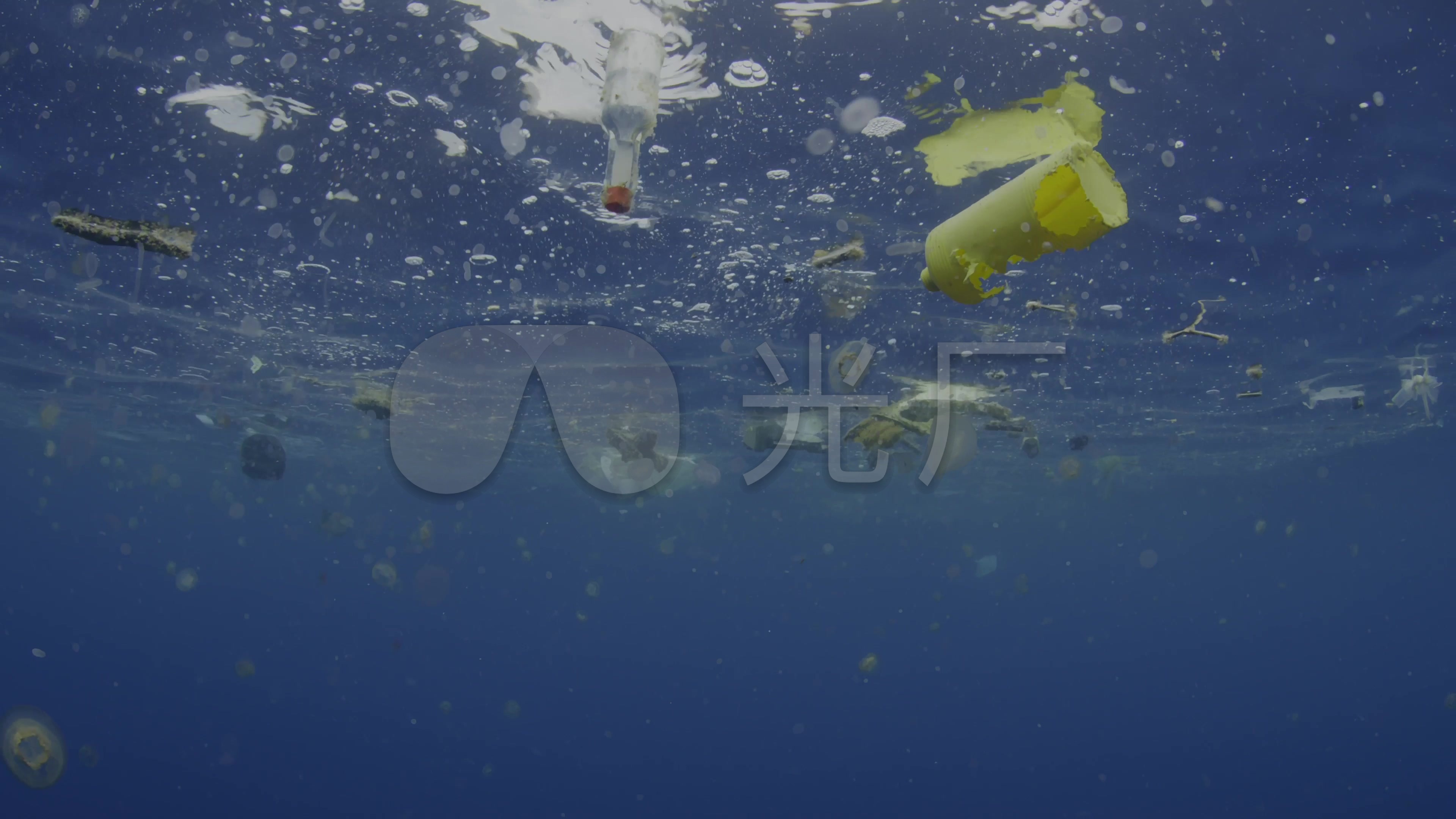 4K海洋上塑料垃圾_3840X2160_高清视频素材