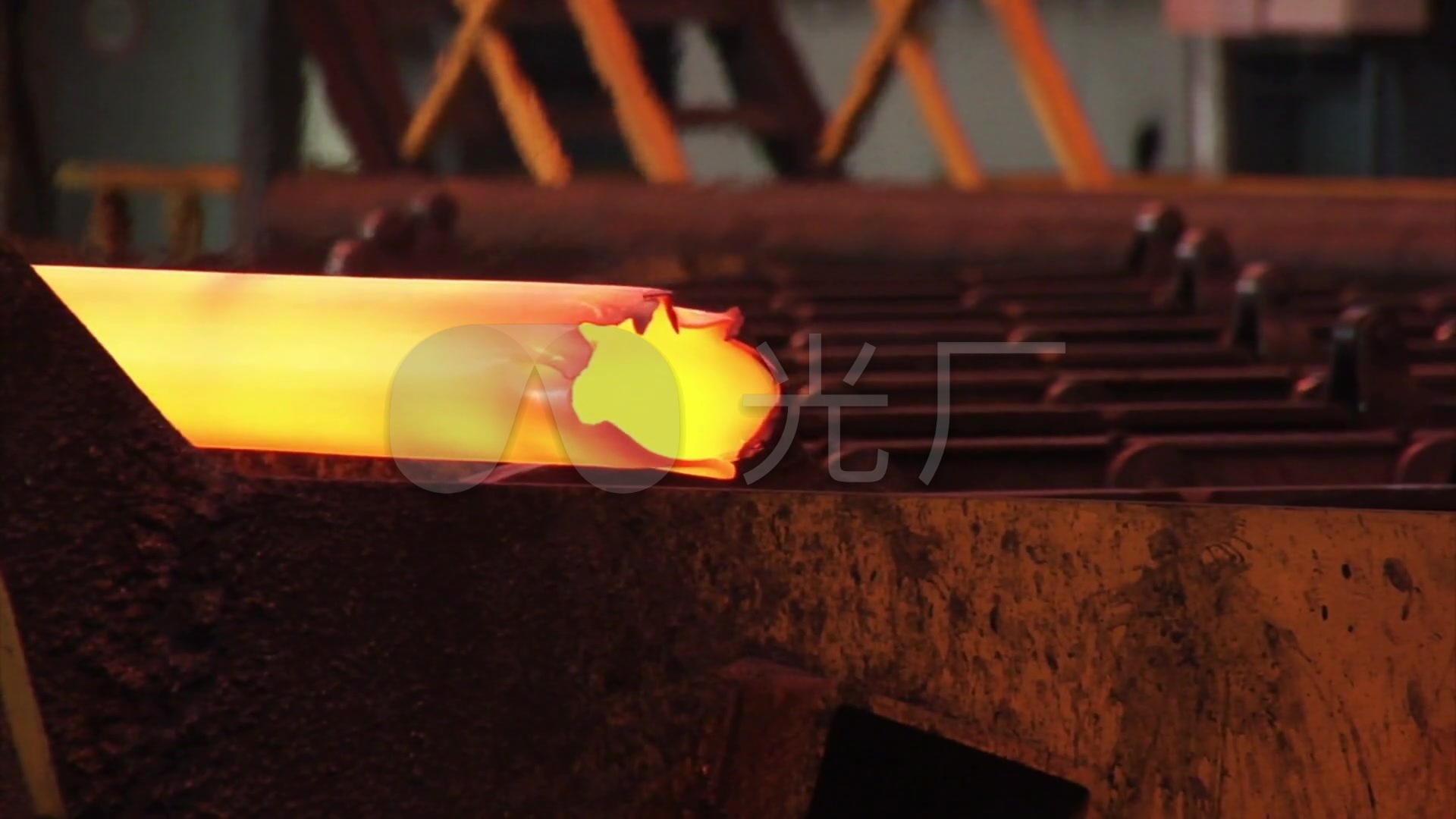 钢铁厂制造车间烧红的钢材制作制造_01080_高清