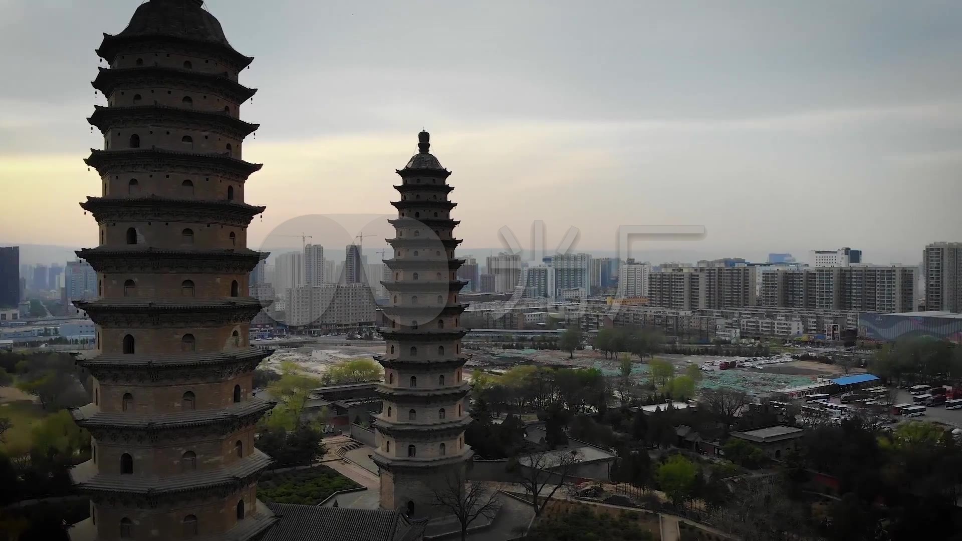 山西省会太原永祚寺双塔航拍视频素材下载_1920x1080_高清视频素材