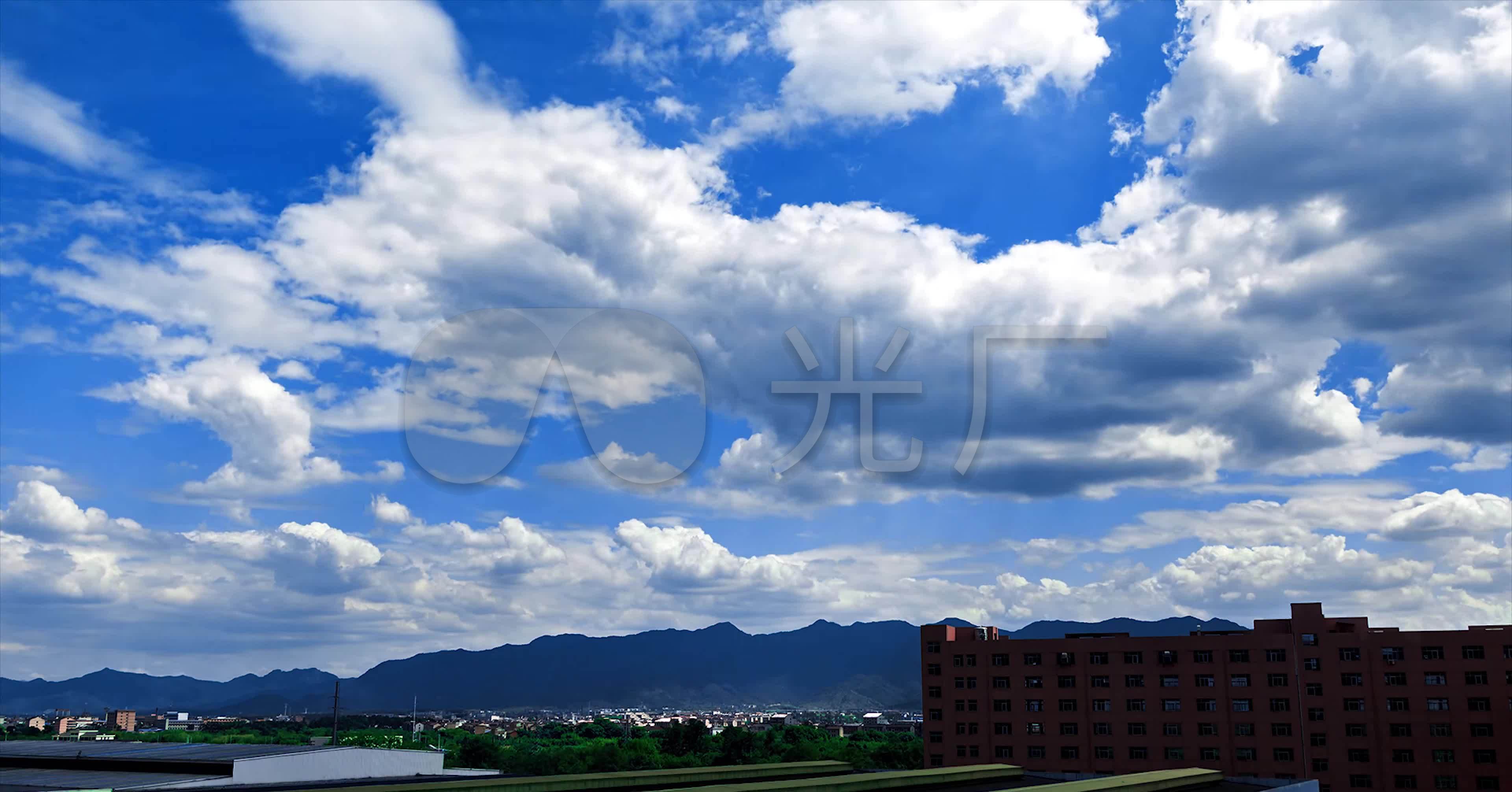 4k城市天空白云流动延时摄影_3840x2012_高清视频素材