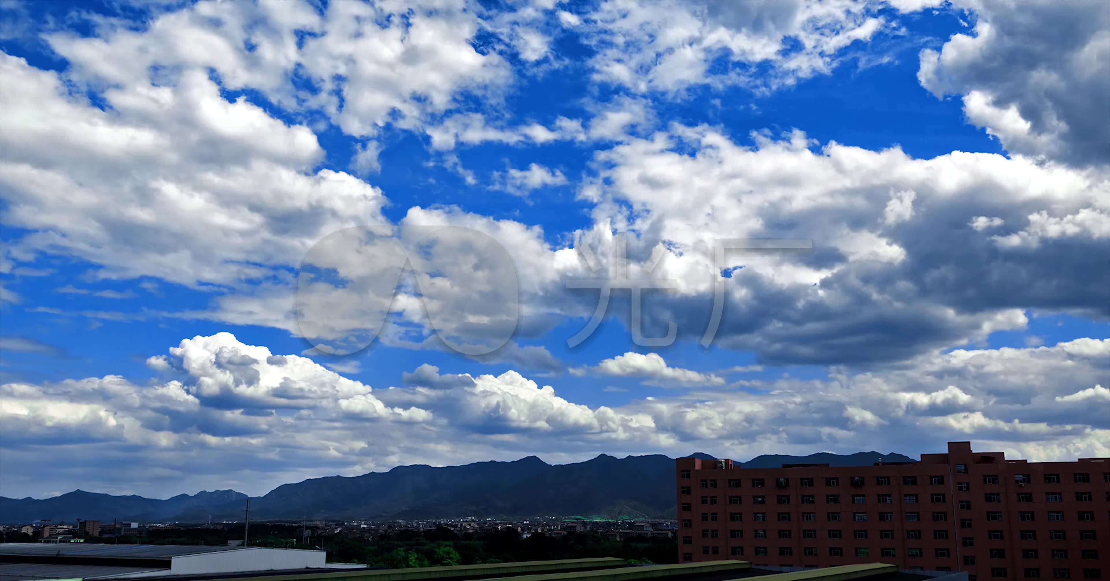 4k城市天空白云流动延时摄影_3840x2012_高清视频素材