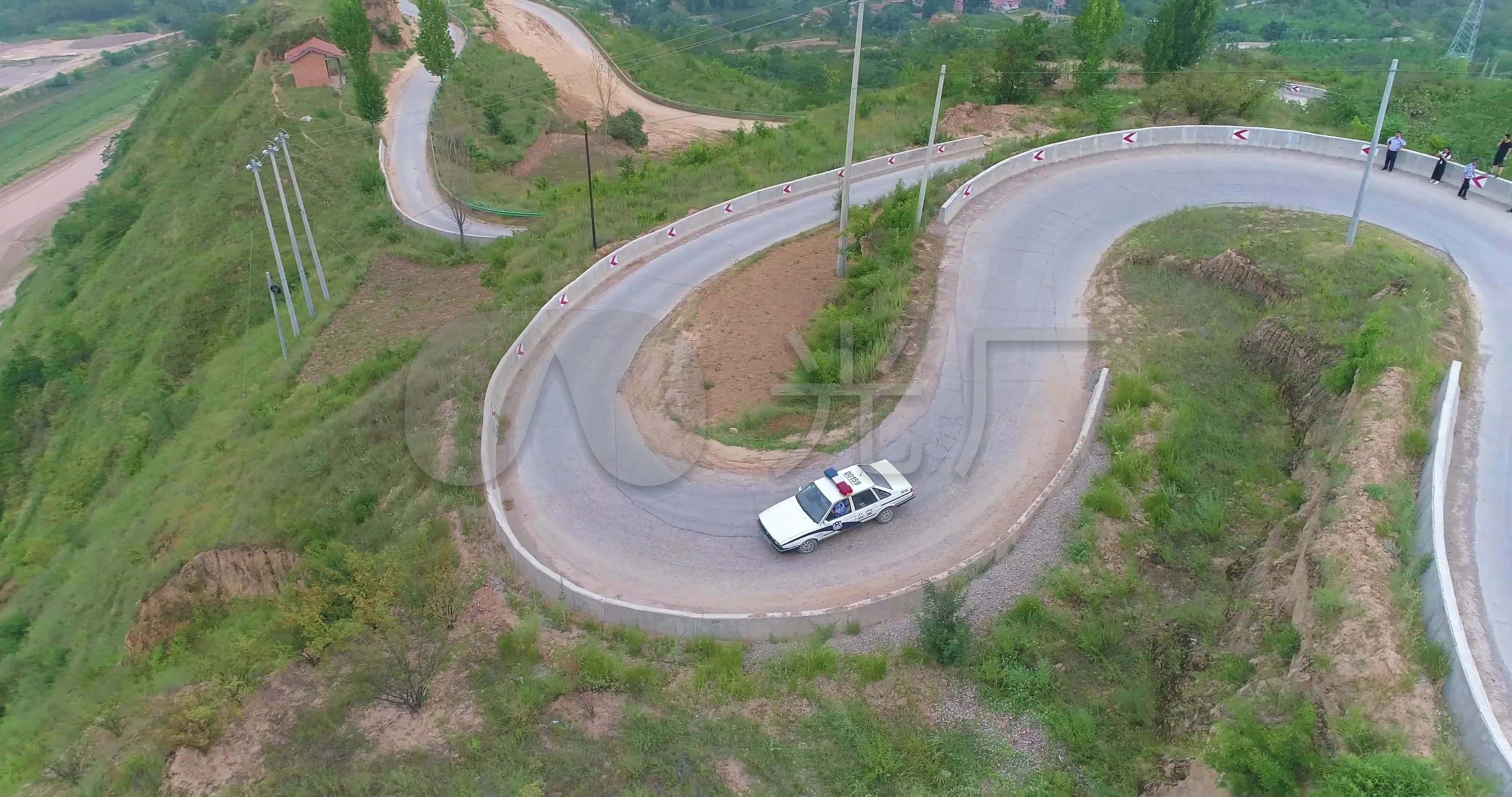 长武农村派出所出警行驶蜿蜒曲折山路