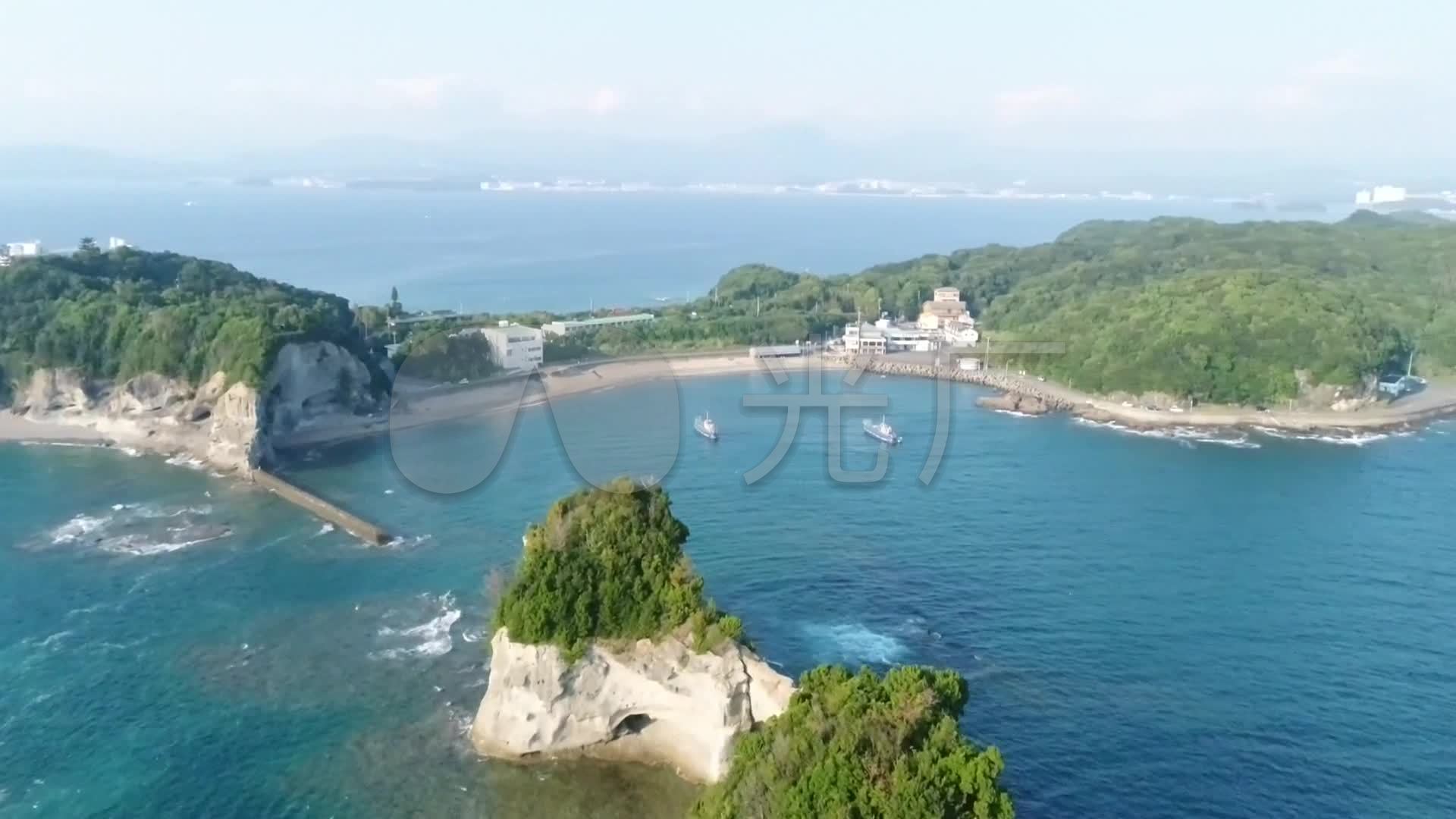 日本 歌山县 海湾 海岛 航拍 海面 游船 礁石 树林