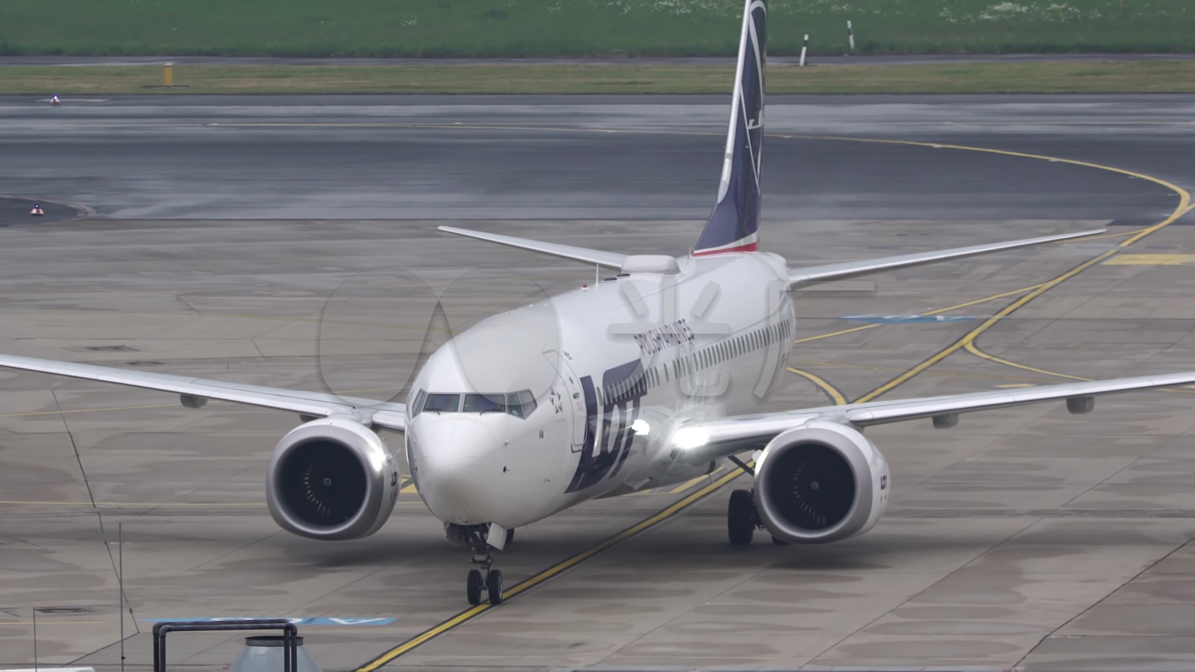 飞机客机机场滑行起飞降落着陆空客波音_3840x2160_高清视频素材下载
