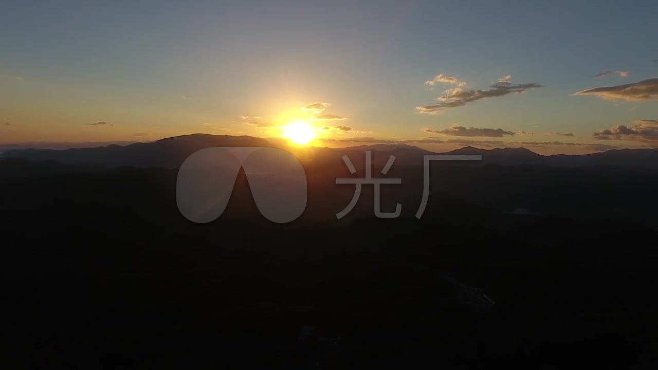清晨山顶日出美景