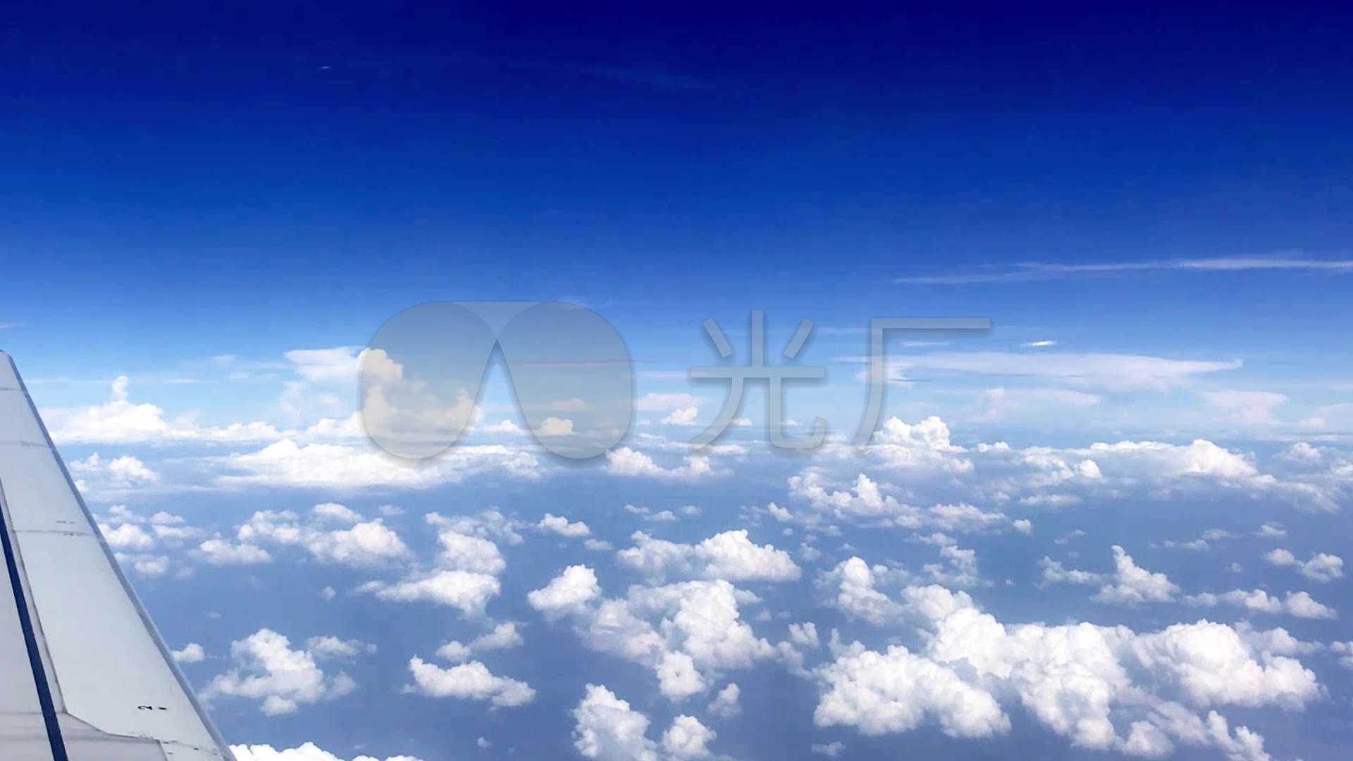 飞机飞行视窗蓝天白云云层云海高空实拍