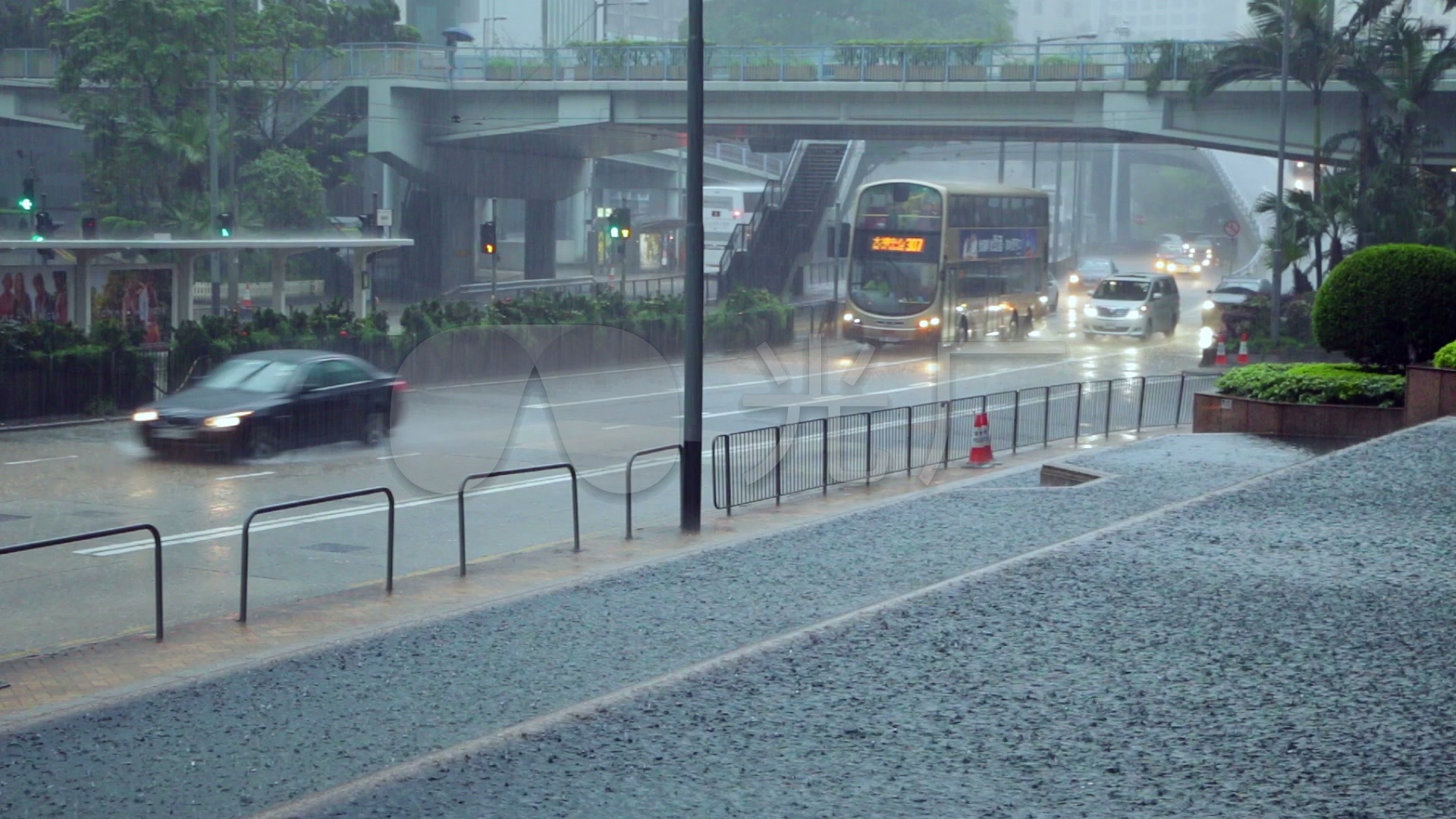 城市下雨下大雨风雨交加打雷吹风刮_1920x1080_高清