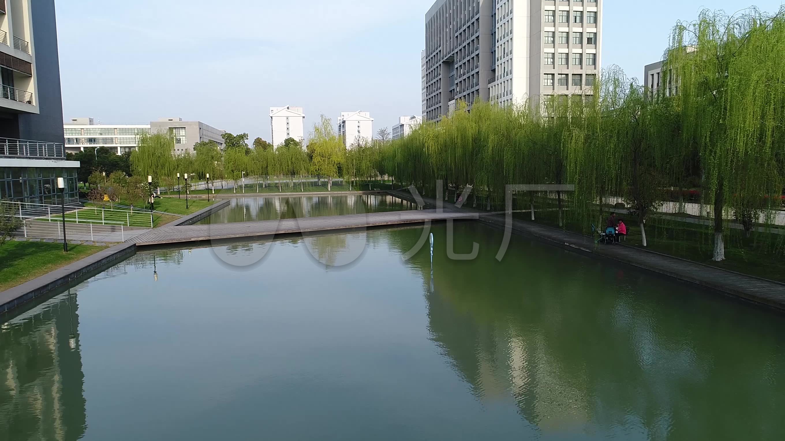人工湖学校校园花园式校园环境_2720x1530_高清视频