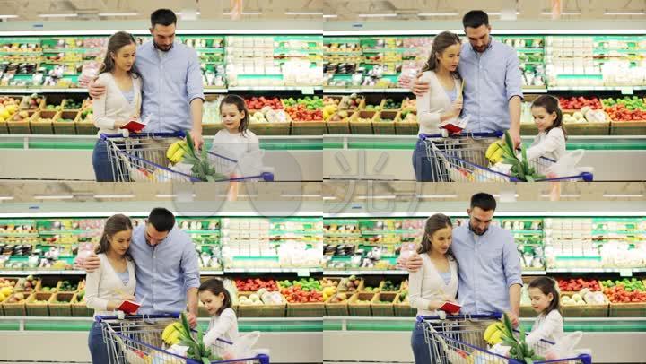 一家人购物逛超市买东西购物