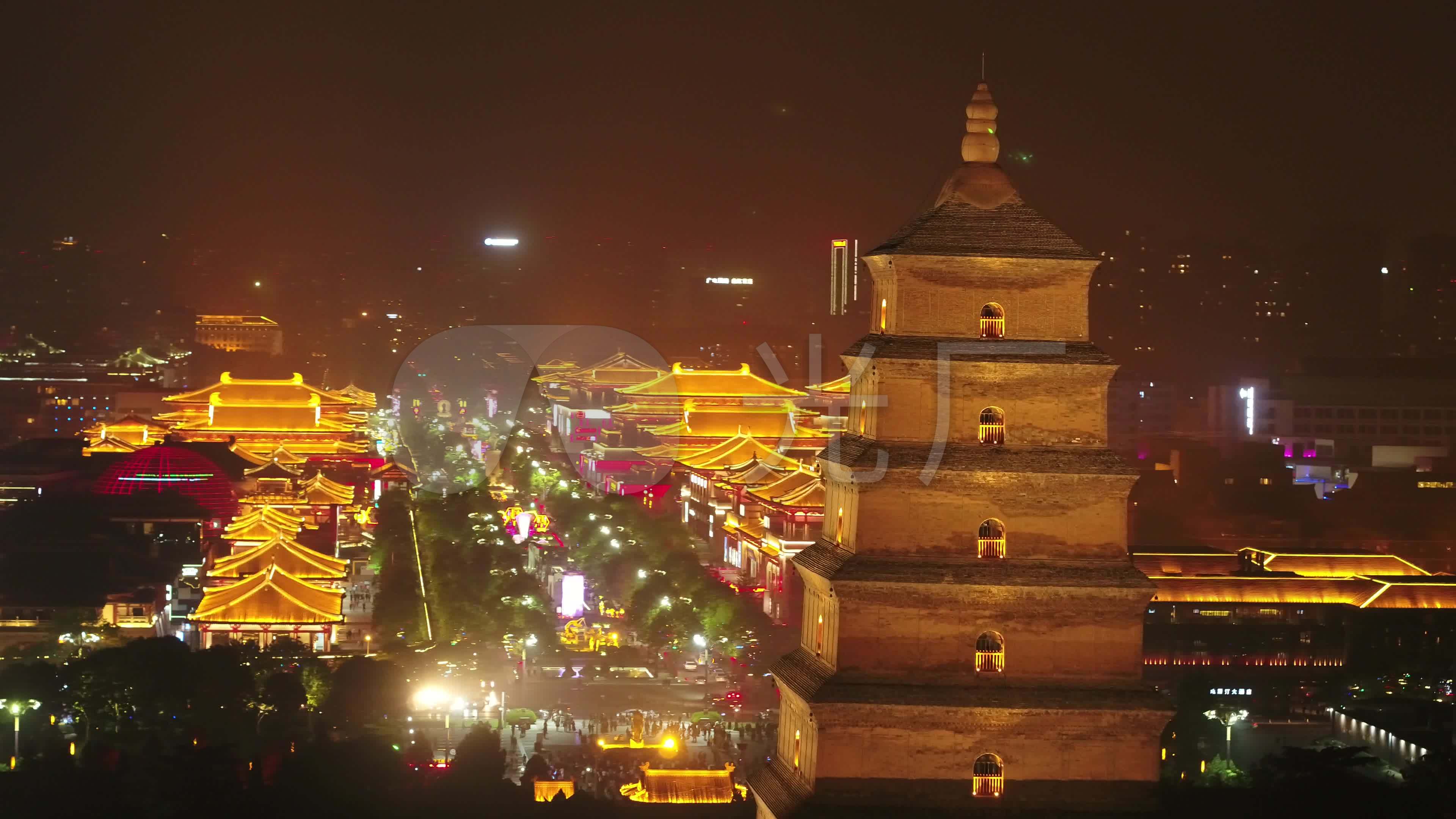 航拍大雁塔夜景大唐不夜城夜景西安城市航拍_3840x2160_高清视频素材