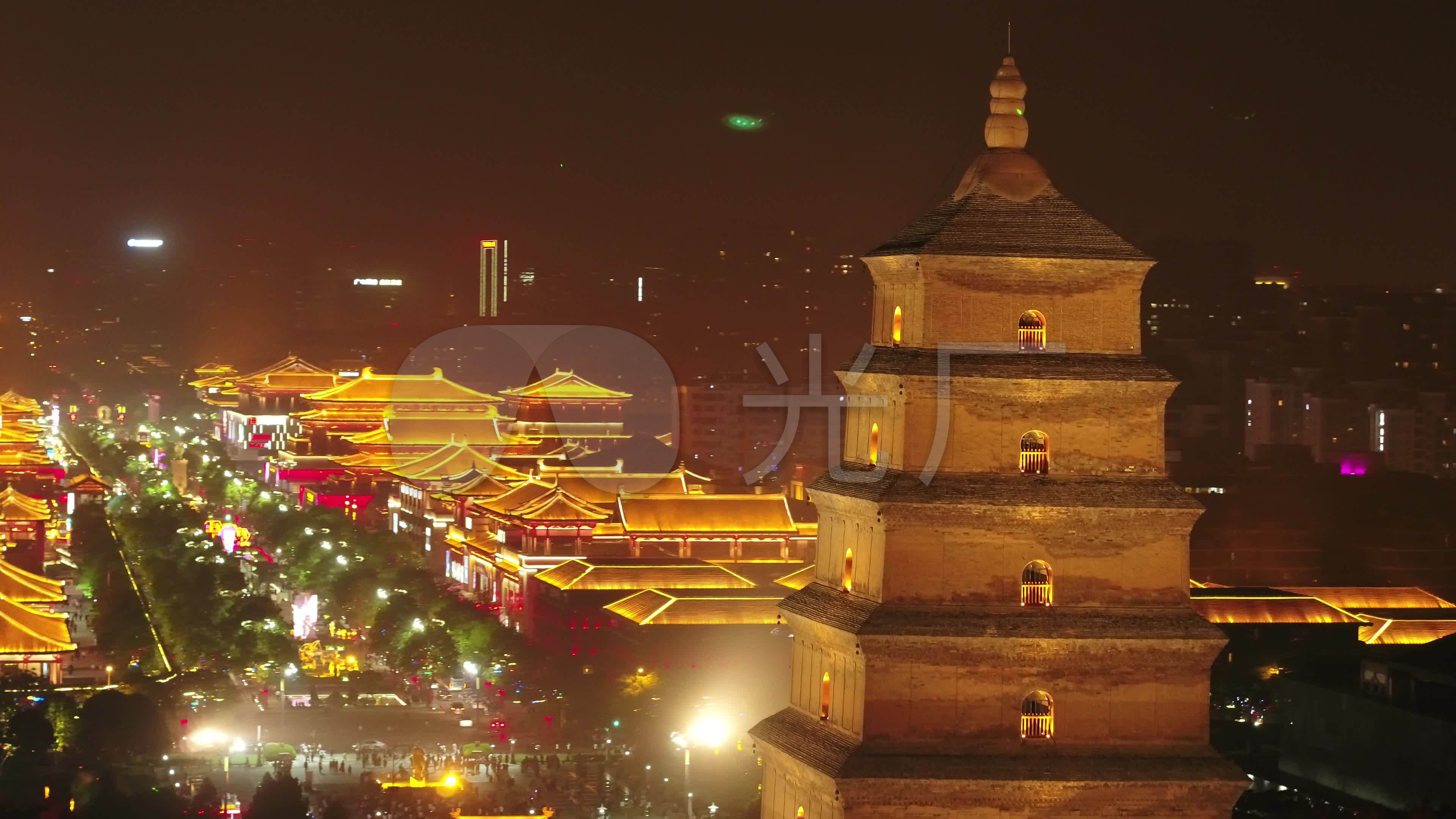 航拍大雁塔夜景大唐不夜城夜景西安城市航拍_3840x2160_高清视频素材