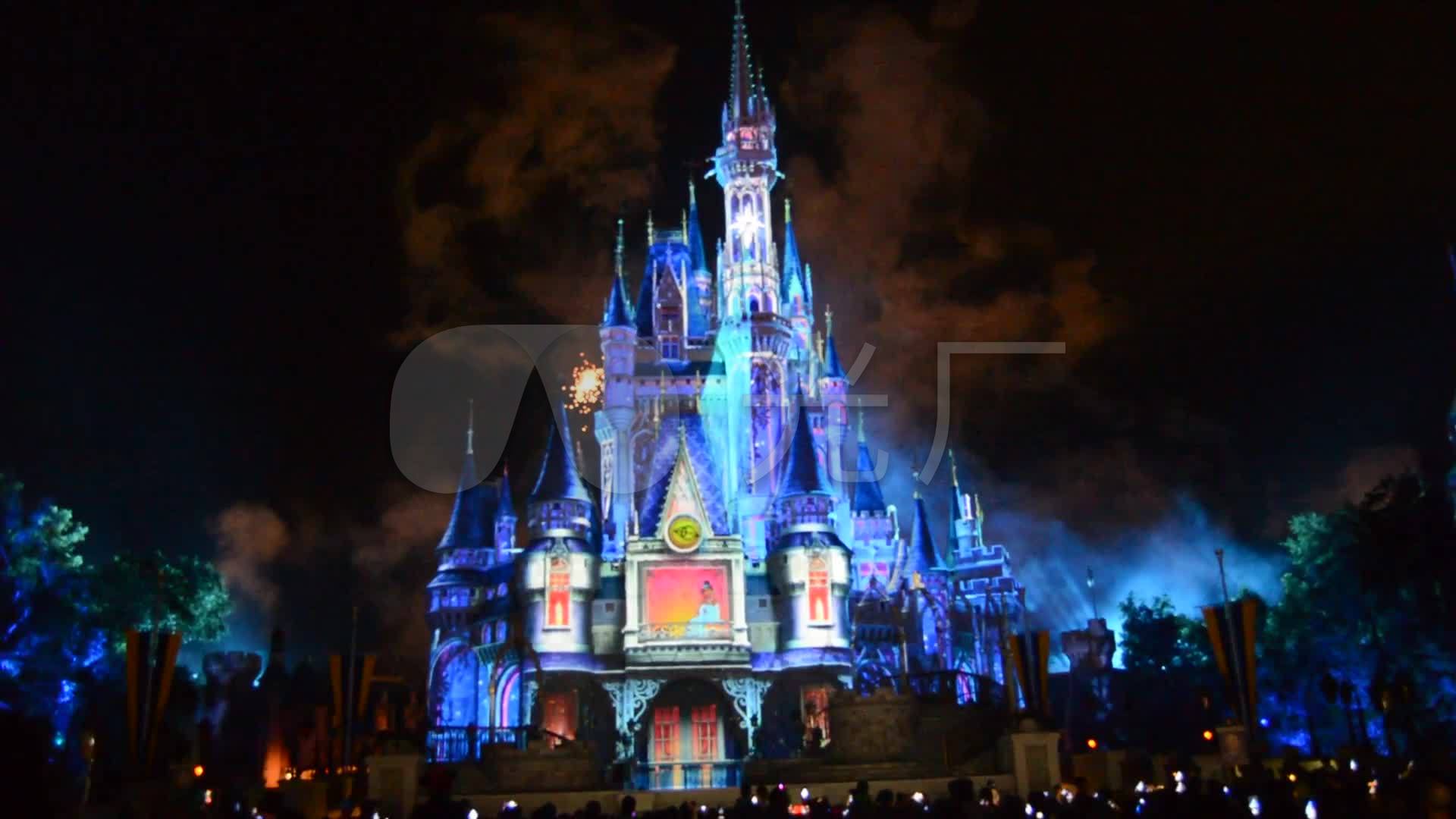 迪士尼城堡夜晚灯光焰火