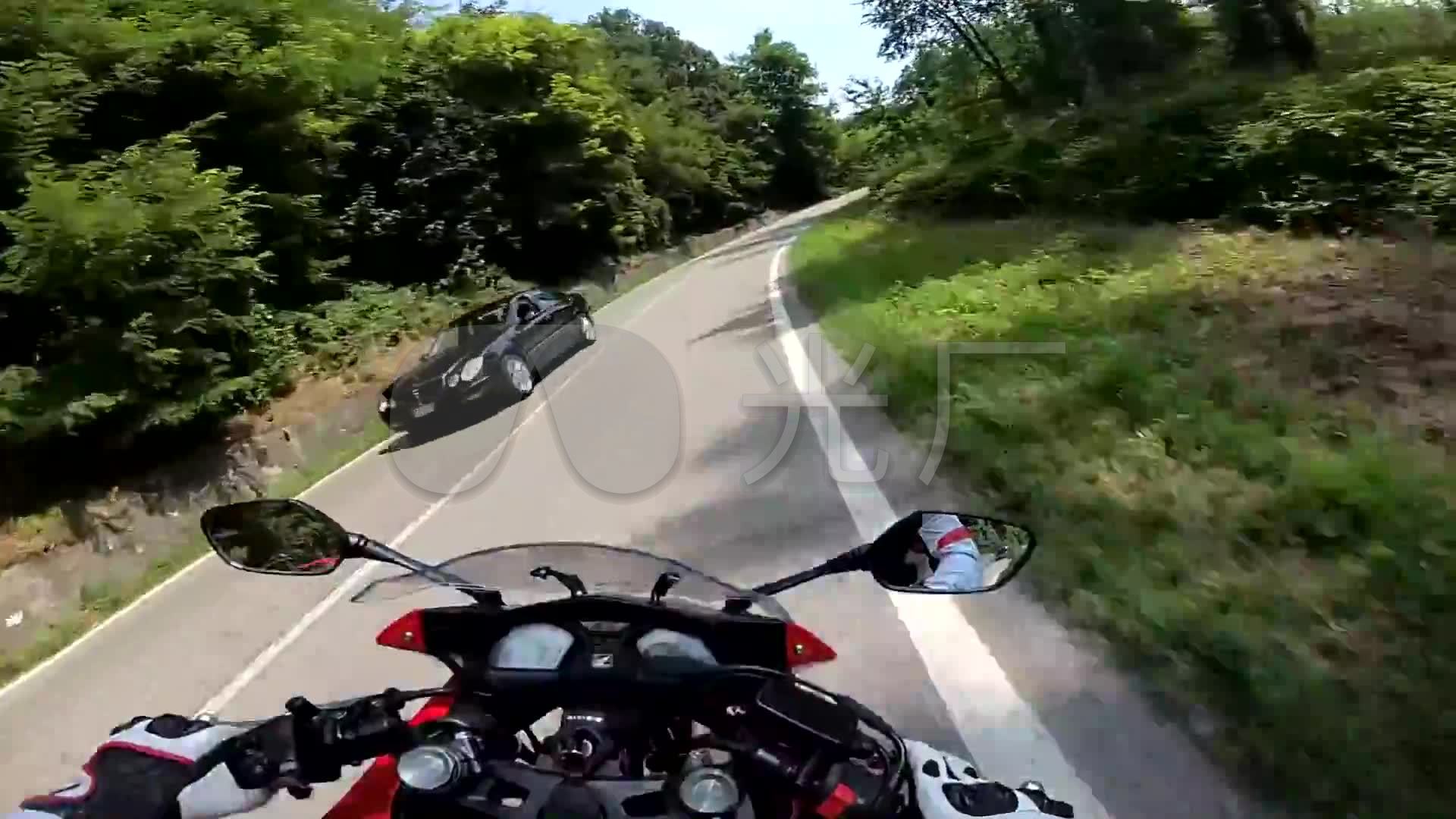 公路上骑摩托车第一视角_1920x1080_高清视频素材下载