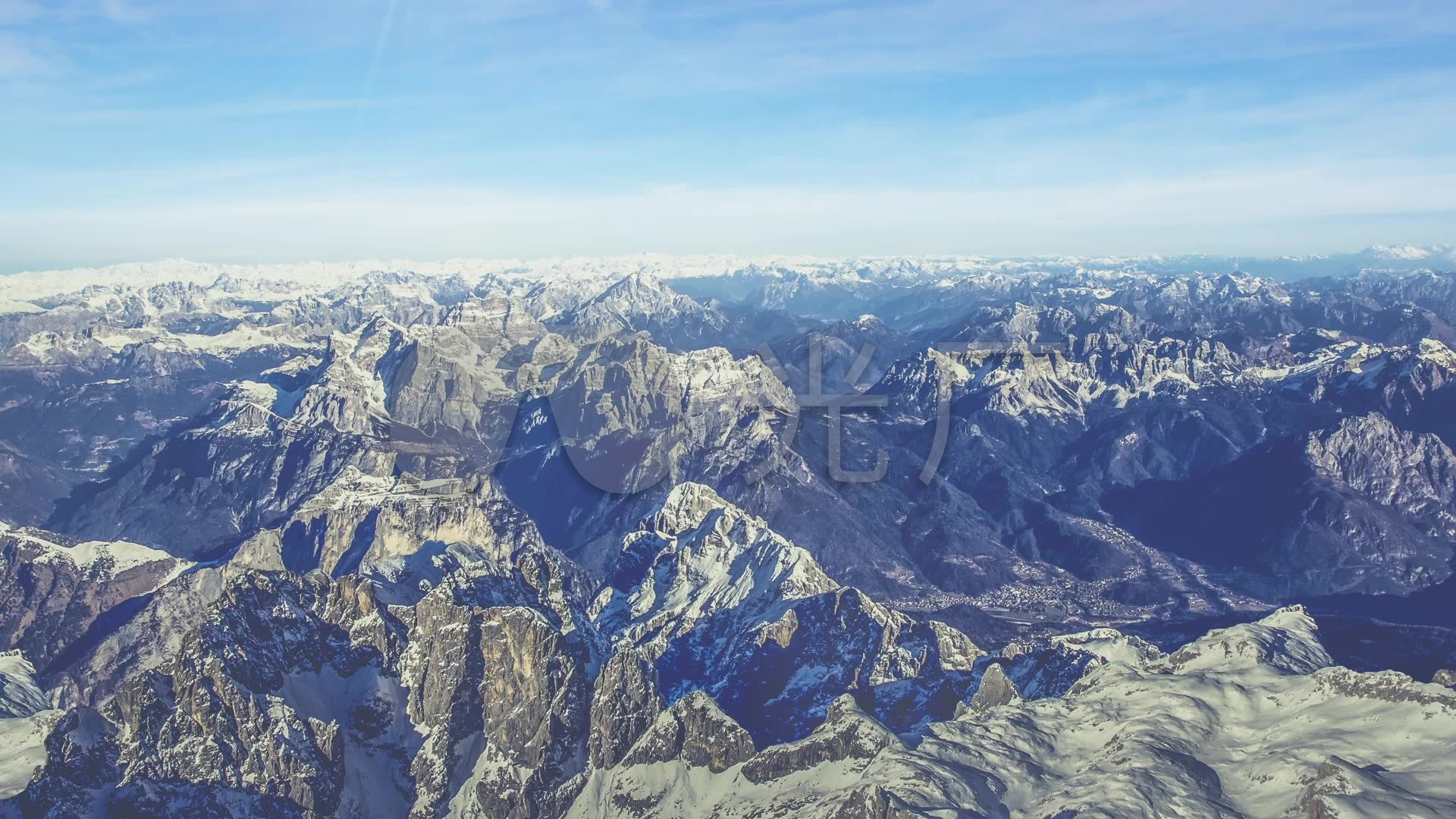 航拍山脉航行飞机上拍地面山区_1920x1080_高清视频