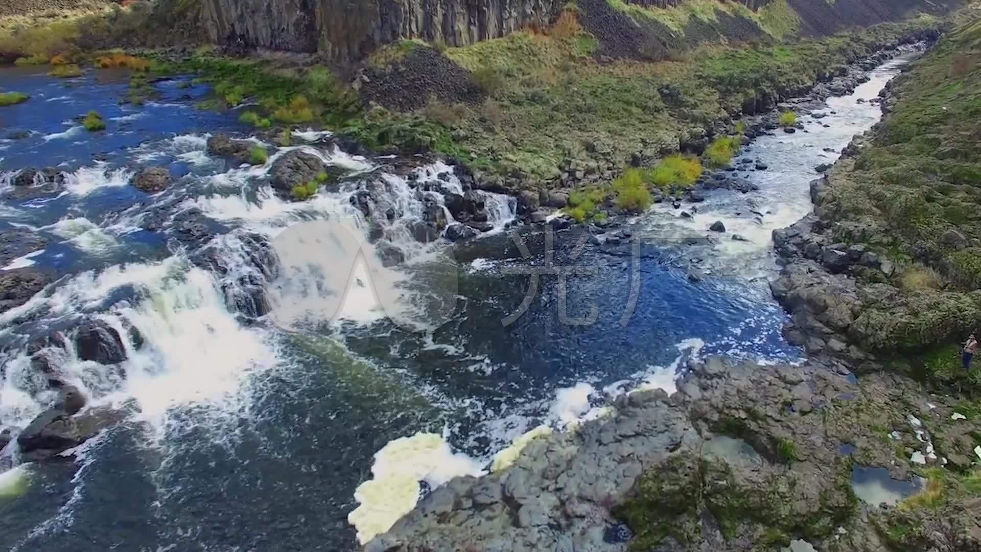 阳光森林小溪流水