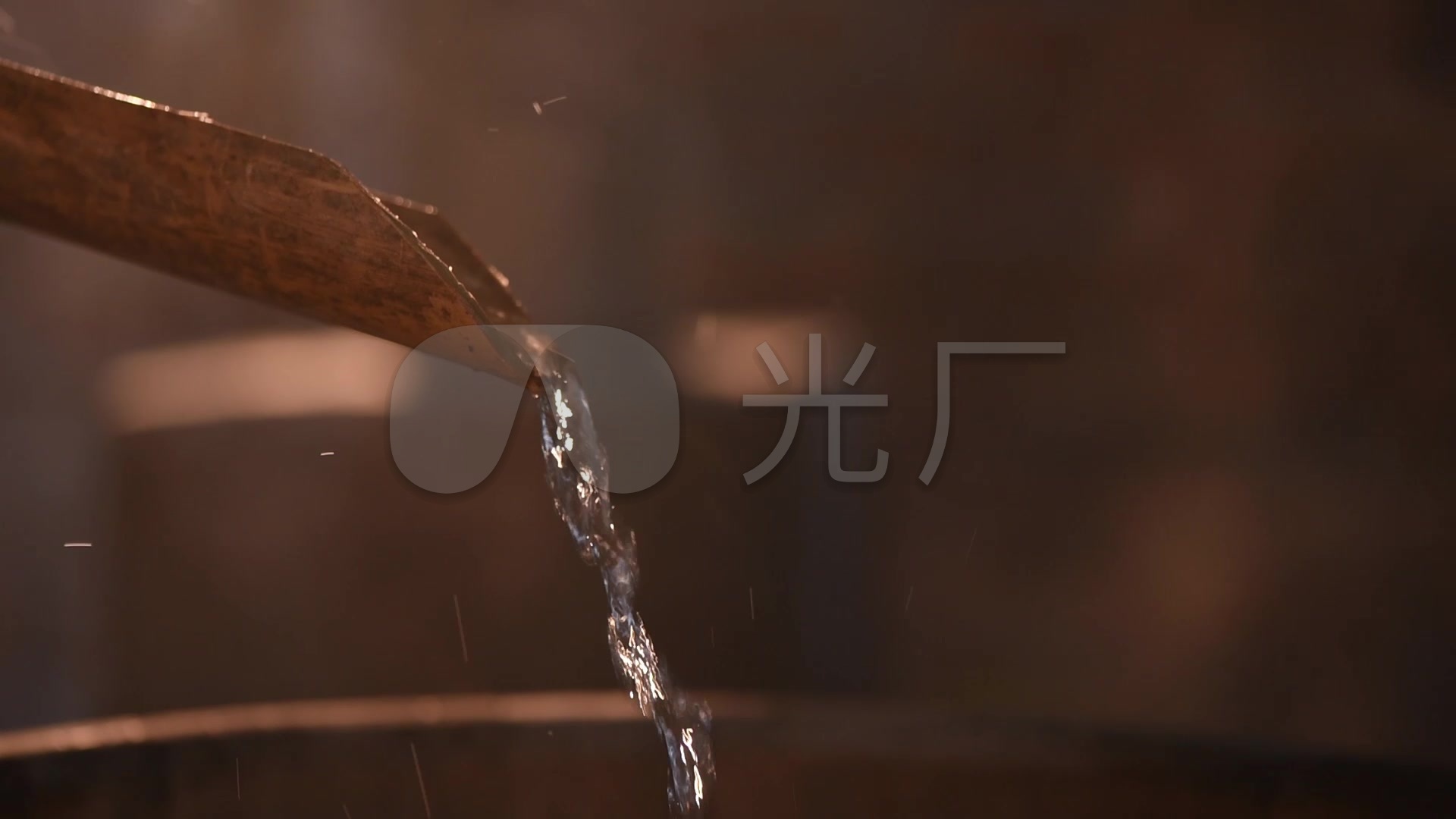 白酒蒸馏出酒_1920x1080_高清视频素材下载(编号:)
