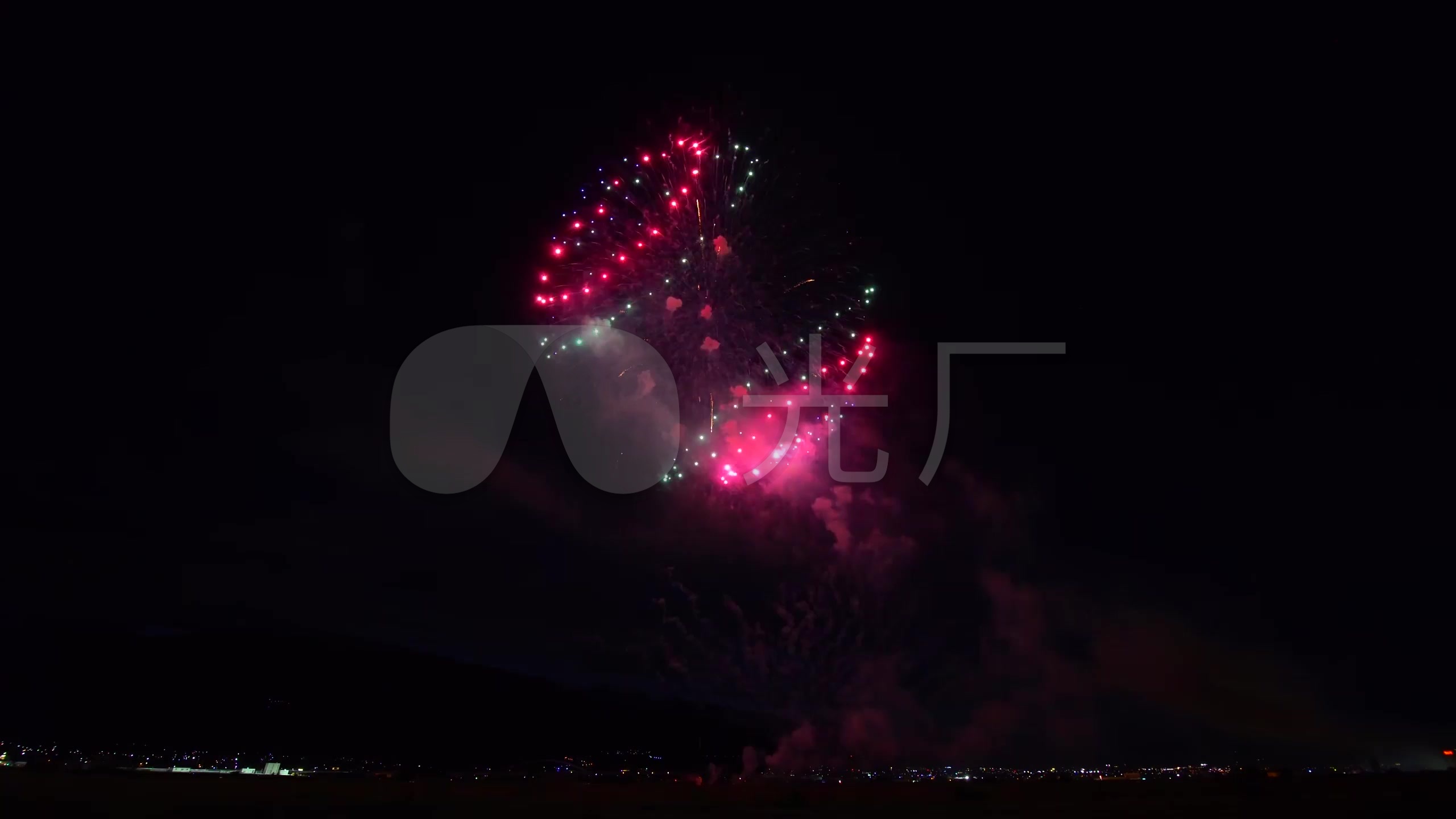 2k实拍夜晚烟花焰火燃放_2560x1440_高清视频素材下载(编号:2818884)