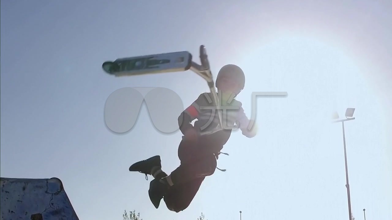 滑板车-国外体育极限运动跳跃翻滚_1280x720_高清视频素材下载(编号