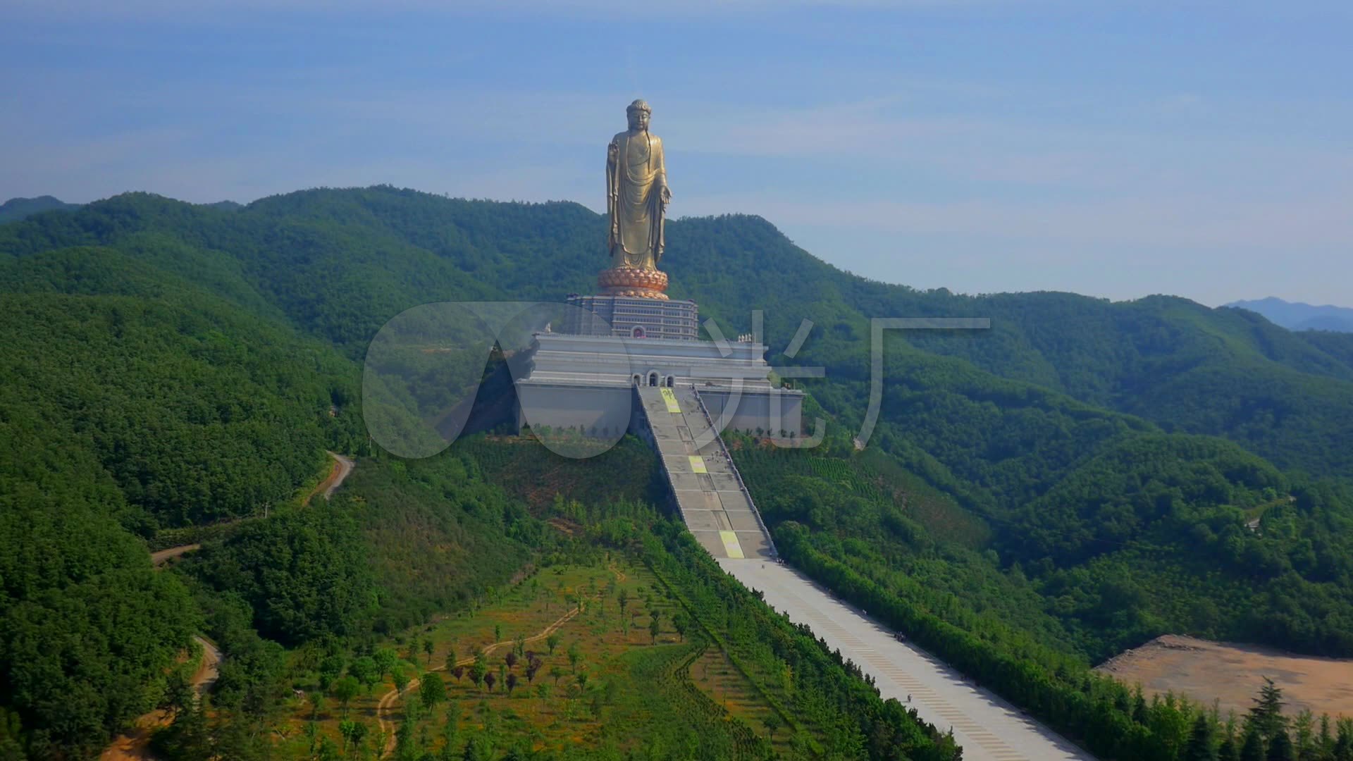 航拍河南鲁山尧山景区风景大佛佛像小溪流水