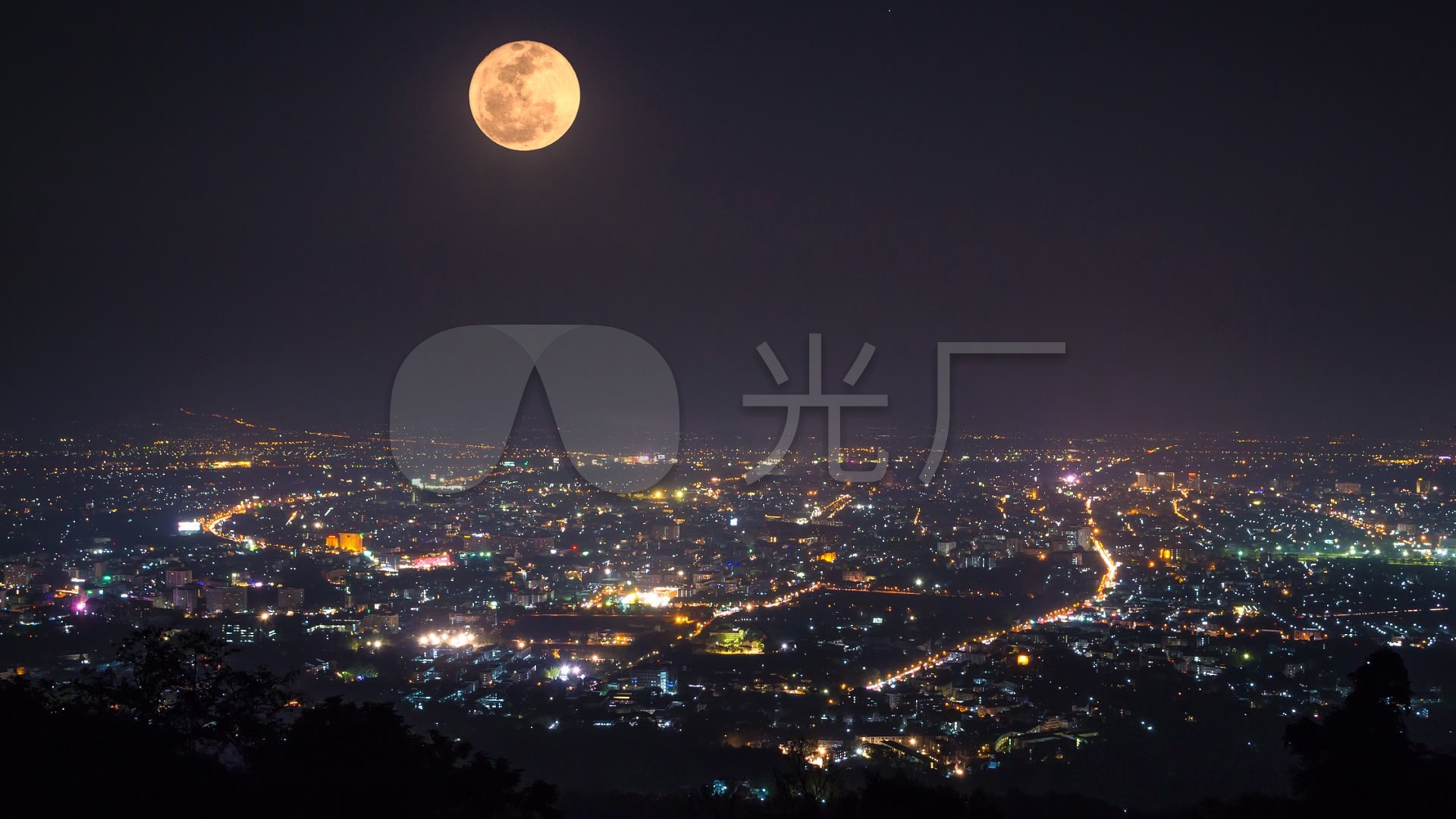 视频素材 实拍视频 延时摄影 夜晚城市月亮慢慢升起圆月明亮  来自