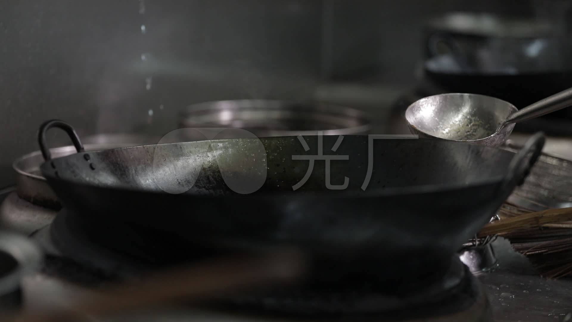 厨师炒菜颠锅大火快炒厨艺展示高温菜式