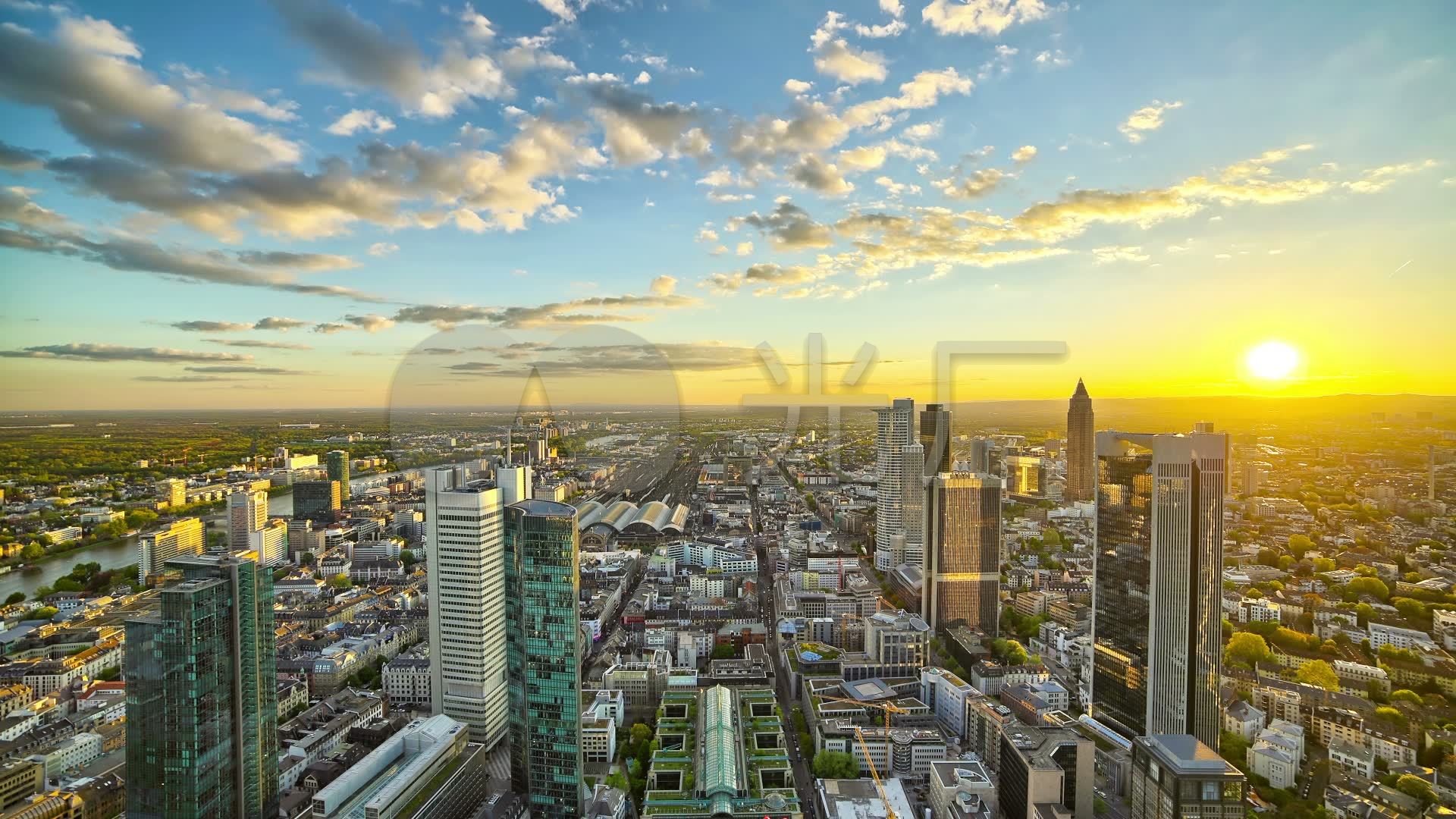 延时航拍夕阳下的现代化城市全景_1920x1080_高清视频