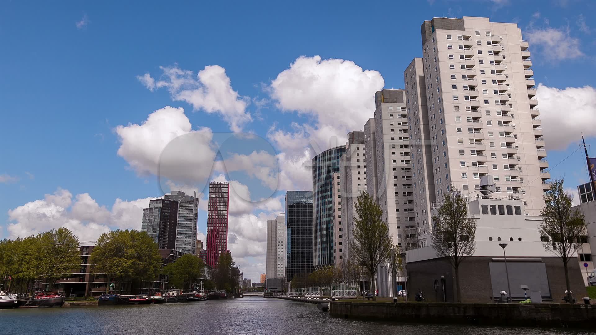 环境优雅的城市居民楼和运河延时视频