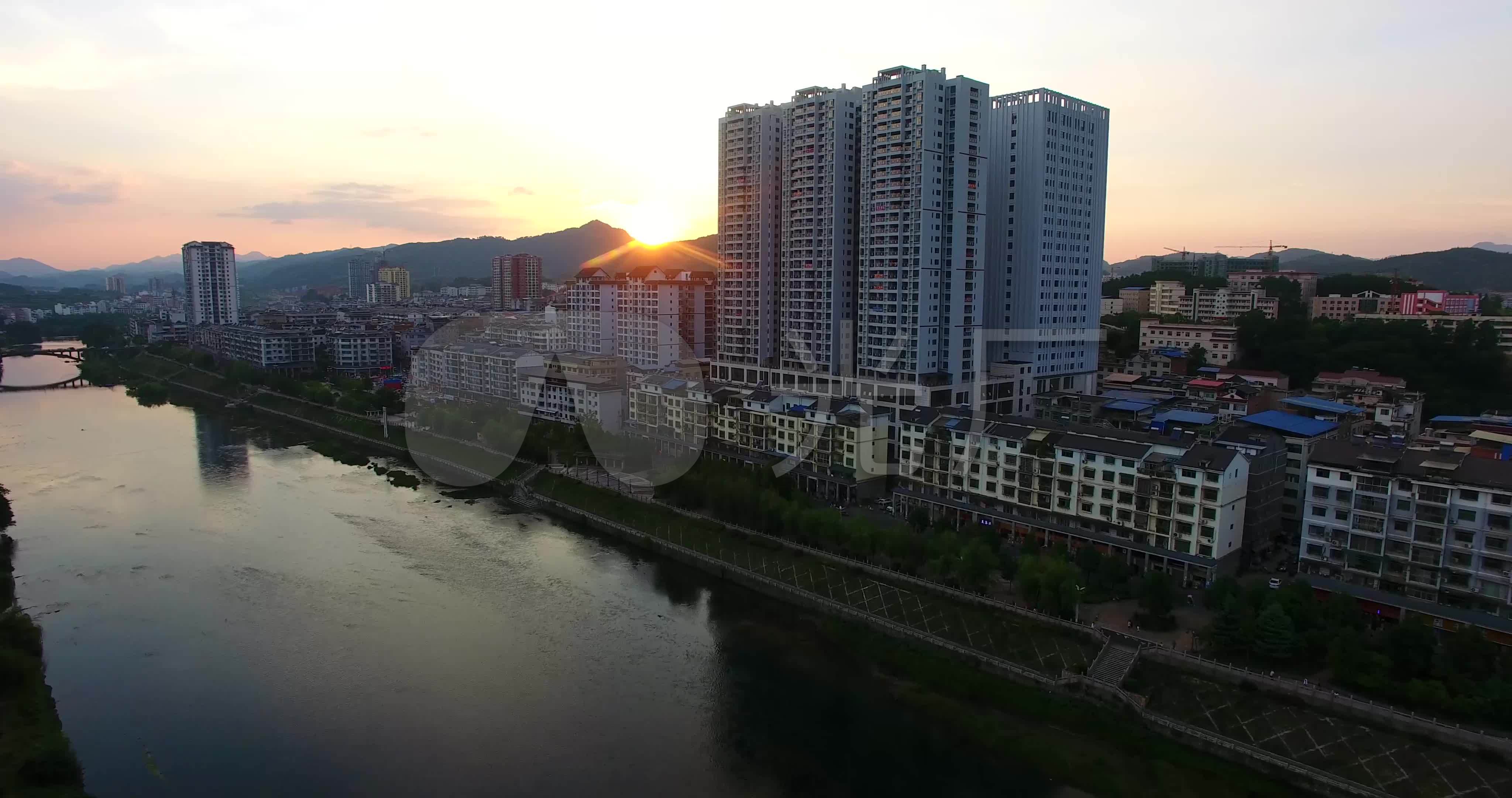 4k航拍岑巩县城河流夕阳