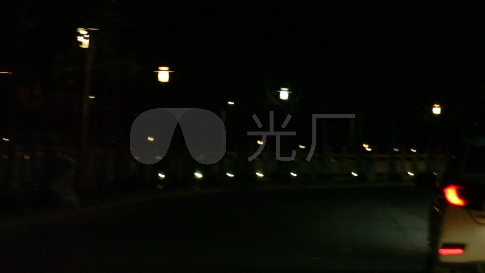 夜晚马路